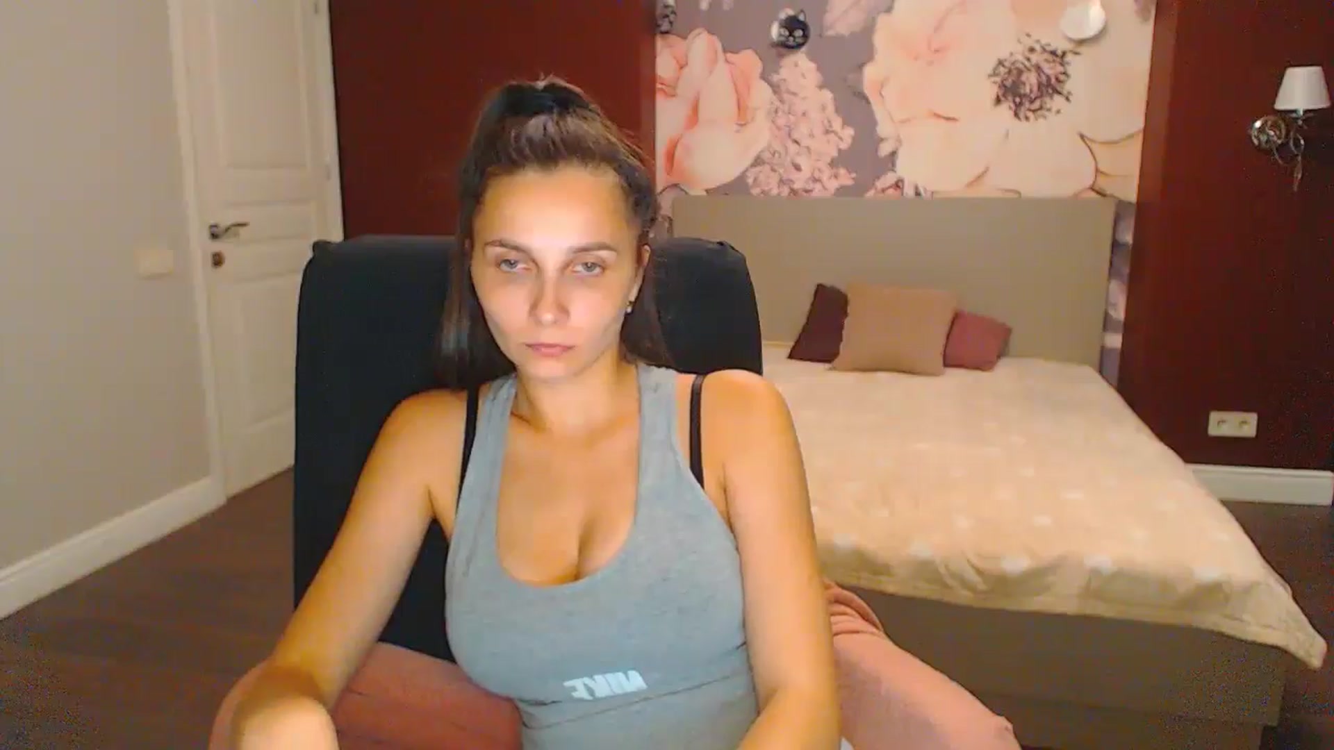 Gallery image thumbnail from Karina_Mils's myfreecams stream on, 08/30/2024, 17:00 image 9 of 20