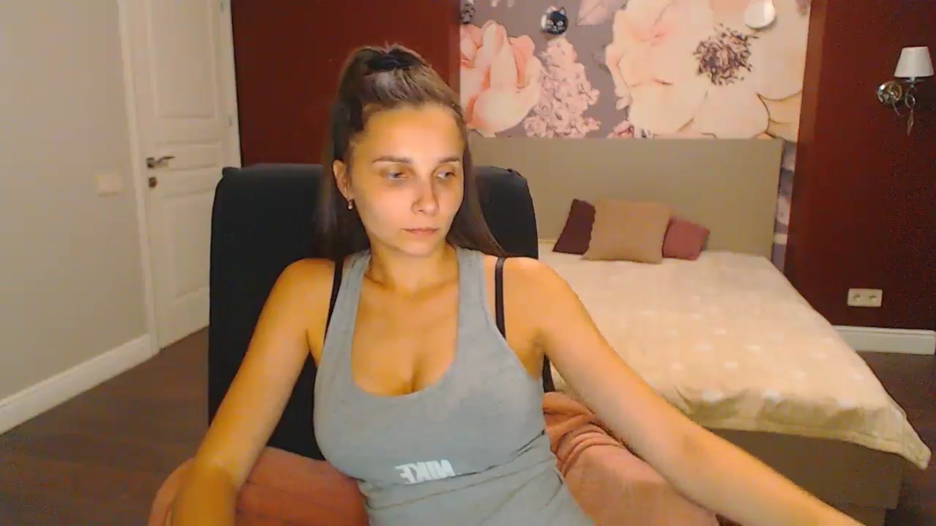 Gallery image thumbnail from Karina_Mils's myfreecams stream on, 08/30/2024, 17:00 image 5 of 20