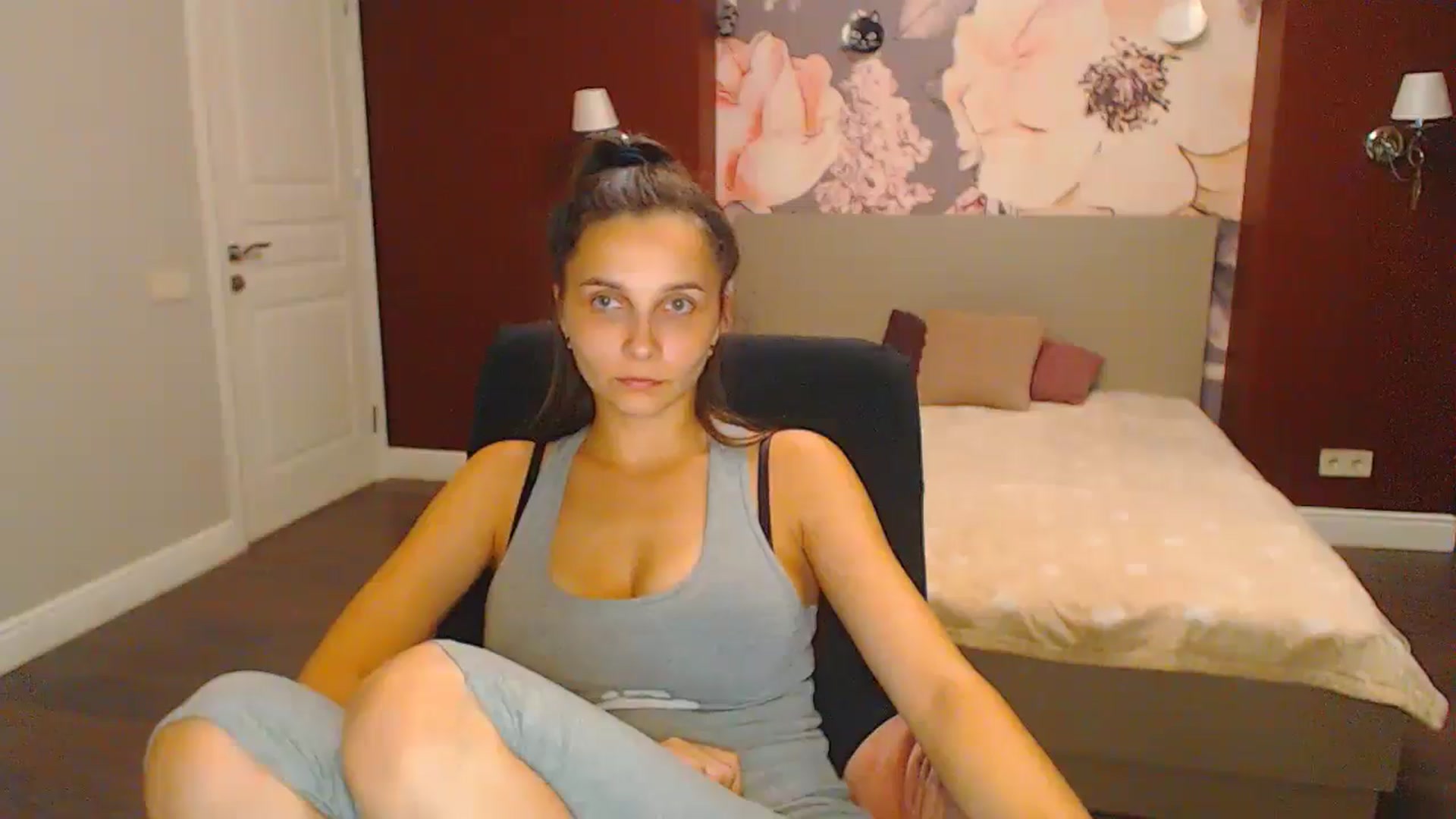 Gallery image thumbnail from Karina_Mils's myfreecams stream on, 08/30/2024, 17:00 image 13 of 20