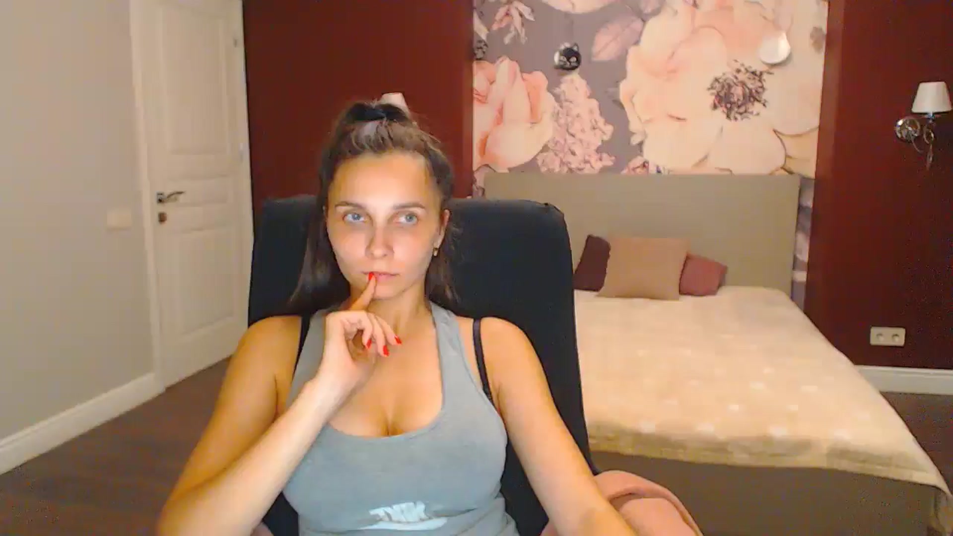 Gallery image thumbnail from Karina_Mils's myfreecams stream on, 08/30/2024, 17:32 image 16 of 20