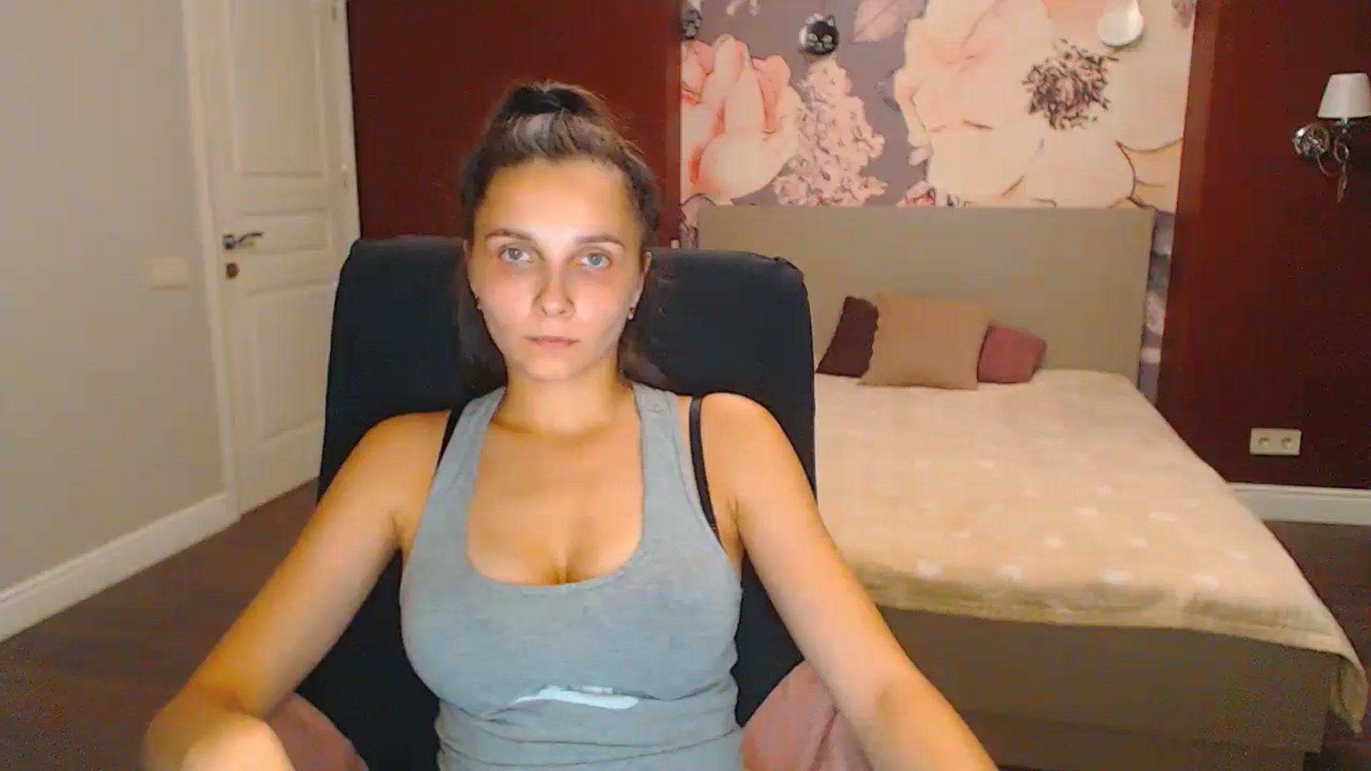 Gallery image thumbnail from Karina_Mils's myfreecams stream on, 08/30/2024, 17:32 image 1 of 20