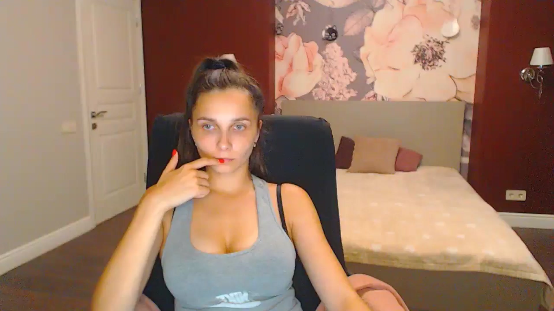 Gallery image thumbnail from Karina_Mils's myfreecams stream on, 08/30/2024, 17:32 image 15 of 20