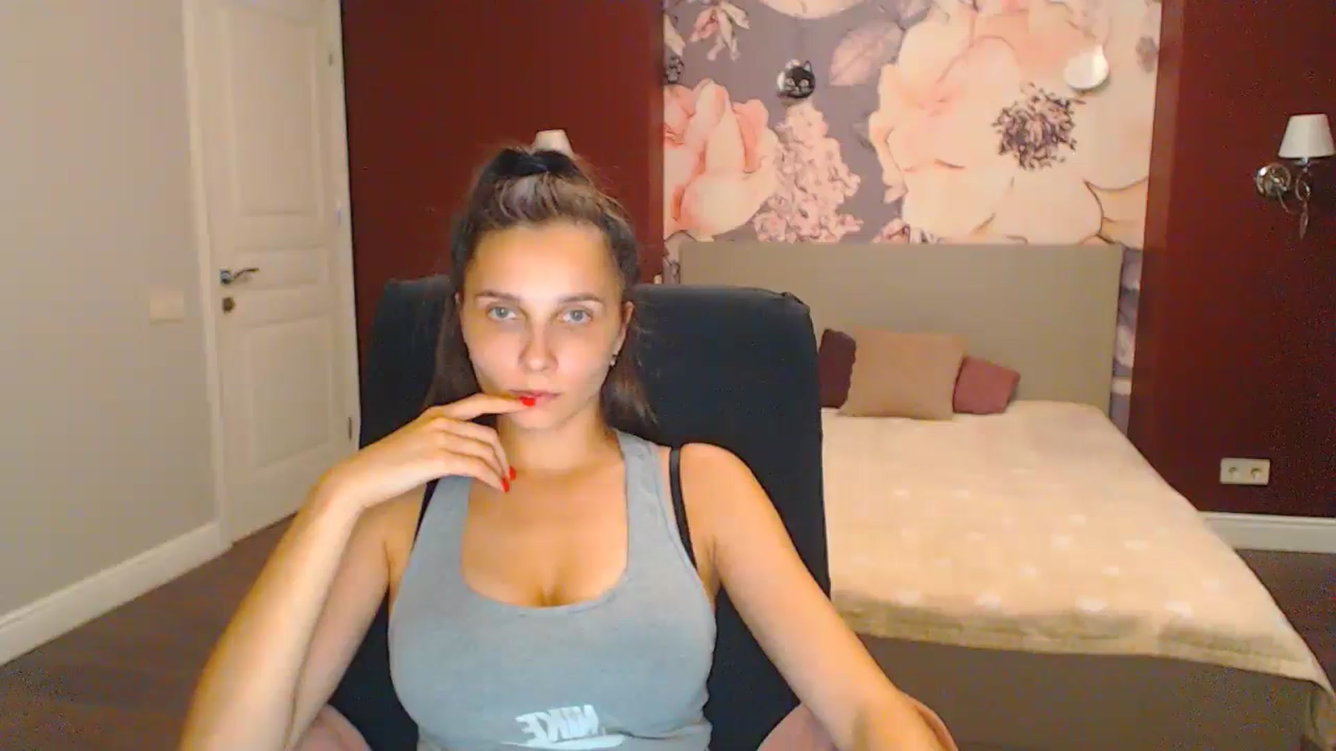 Gallery image thumbnail from Karina_Mils's myfreecams stream on, 08/30/2024, 17:32 image 6 of 20