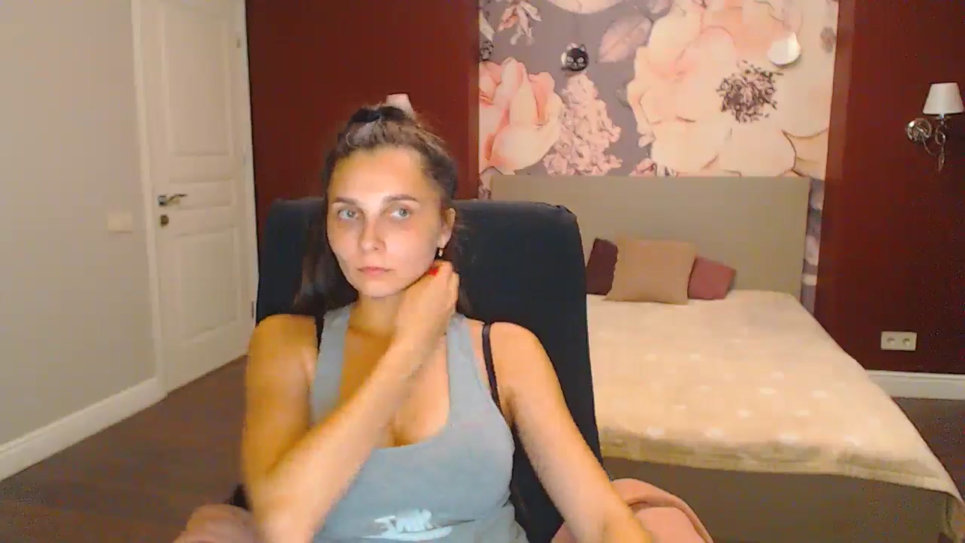 Gallery image thumbnail from Karina_Mils's myfreecams stream on, 08/30/2024, 17:32 image 13 of 20