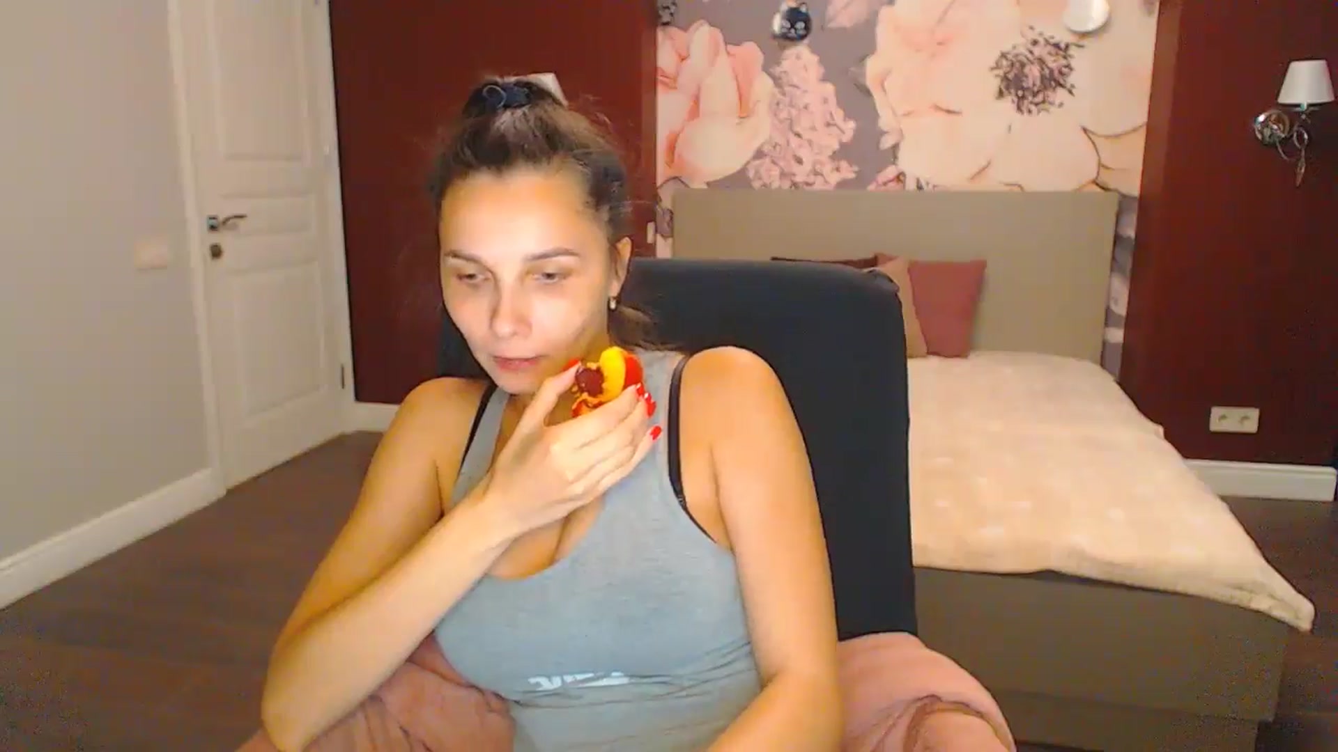 Gallery image thumbnail from Karina_Mils's myfreecams stream on, 08/31/2024, 16:18 image 3 of 20