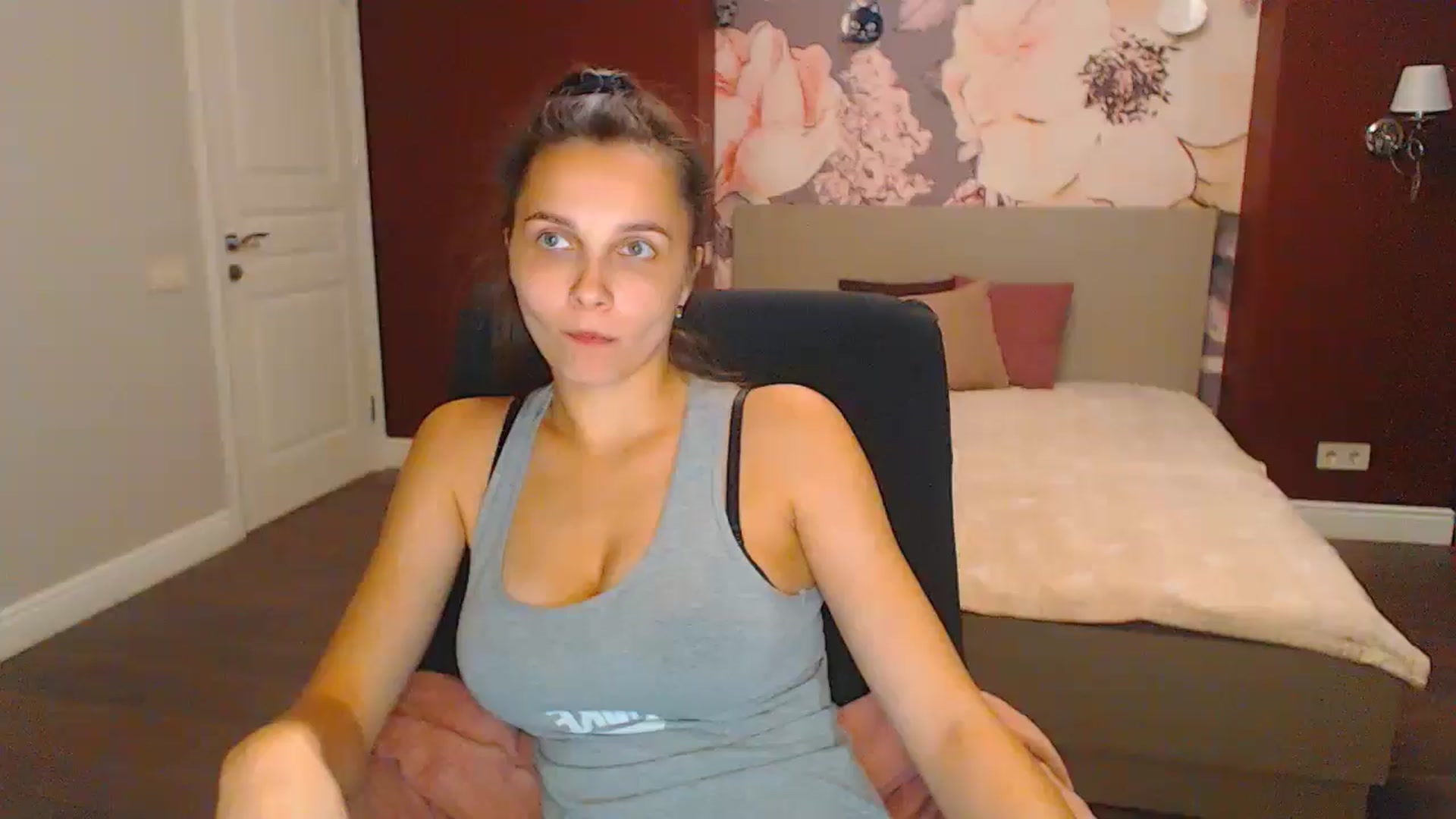 Gallery image thumbnail from Karina_Mils's myfreecams stream on, 08/31/2024, 16:18 image 1 of 20