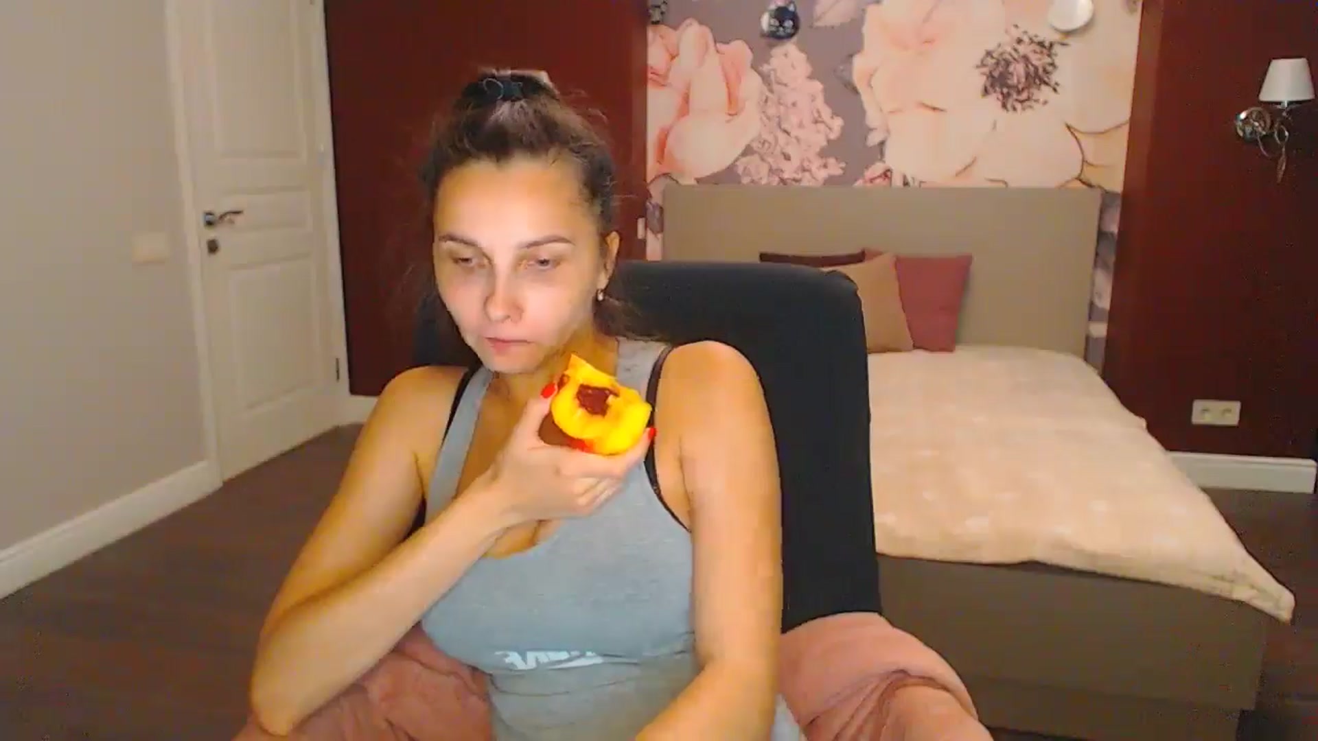 Gallery image thumbnail from Karina_Mils's myfreecams stream on, 08/31/2024, 16:18 image 2 of 20