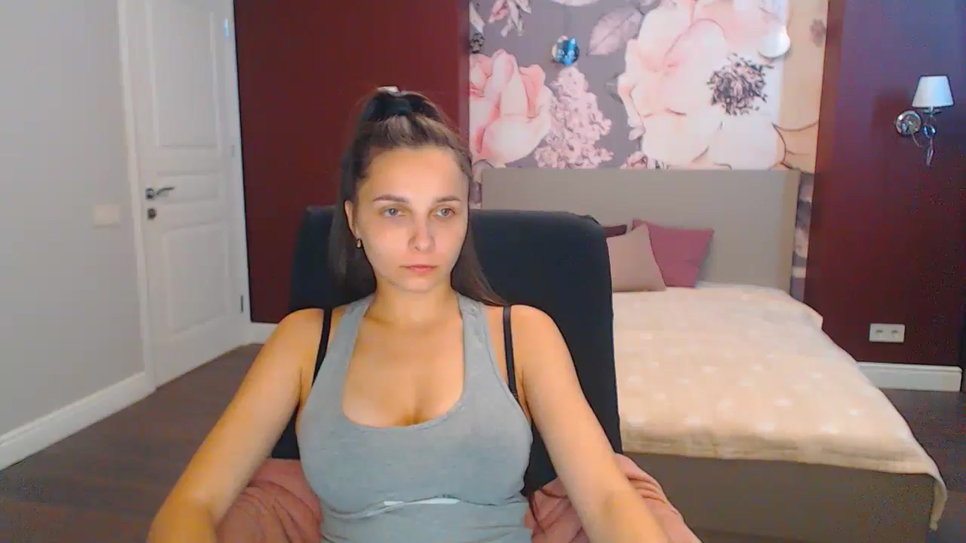 Gallery image thumbnail from Karina_Mils's myfreecams stream on, 09/01/2024, 07:12 image 8 of 20