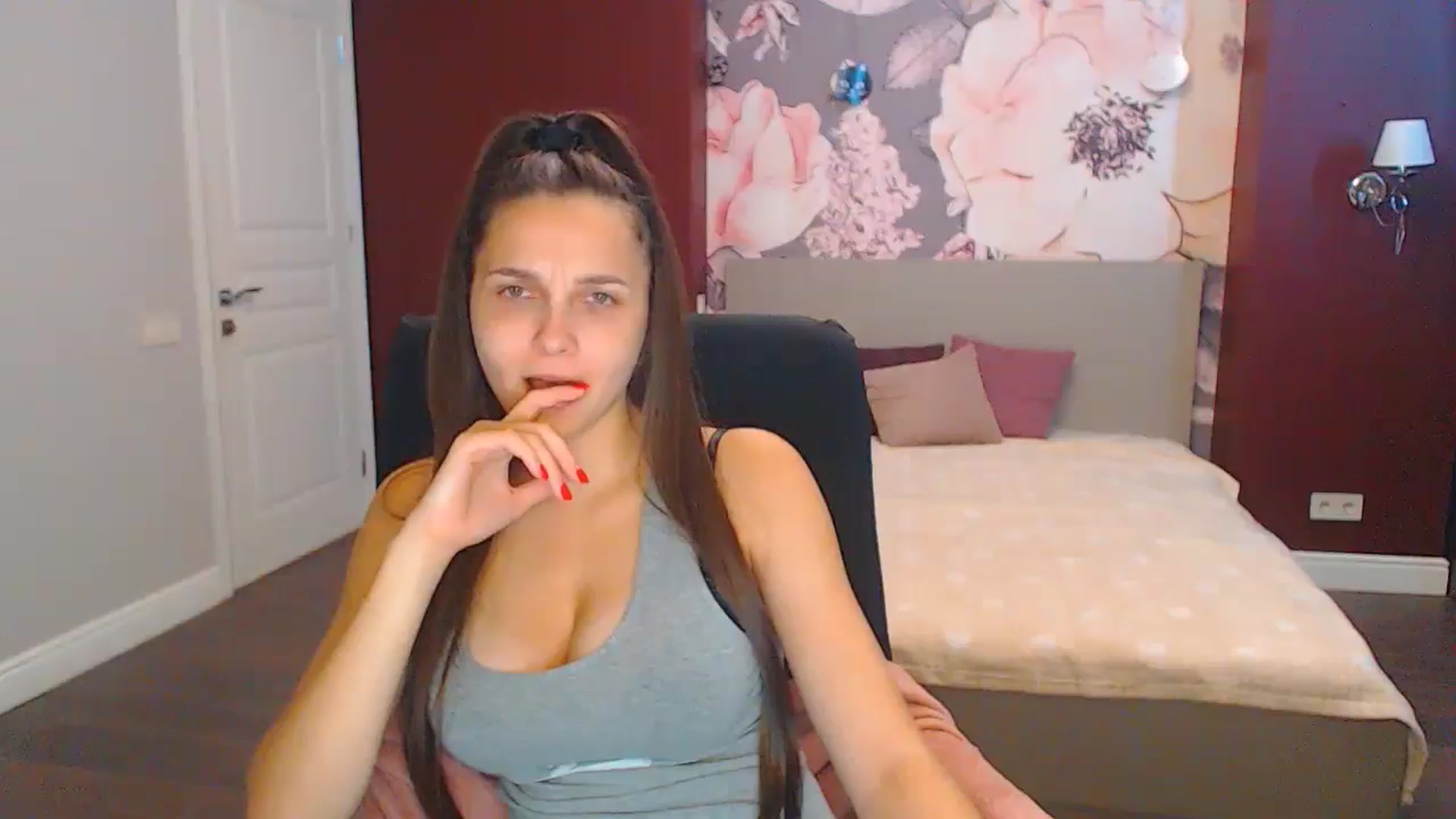 Gallery image thumbnail from Karina_Mils's myfreecams stream on, 09/01/2024, 07:12 image 1 of 20