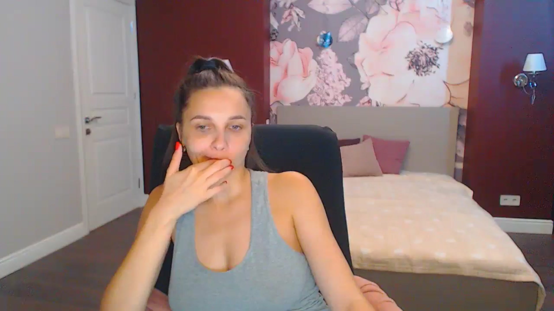 Gallery image thumbnail from Karina_Mils's myfreecams stream on, 09/01/2024, 07:12 image 16 of 20