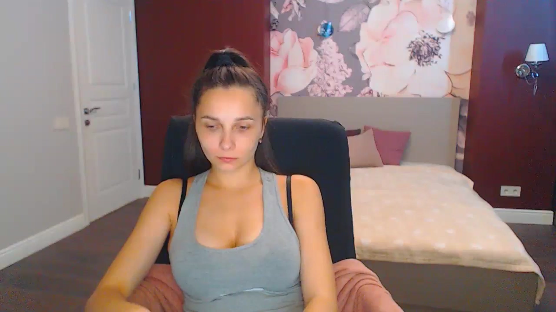 Gallery image thumbnail from Karina_Mils's myfreecams stream on, 09/01/2024, 07:12 image 10 of 20