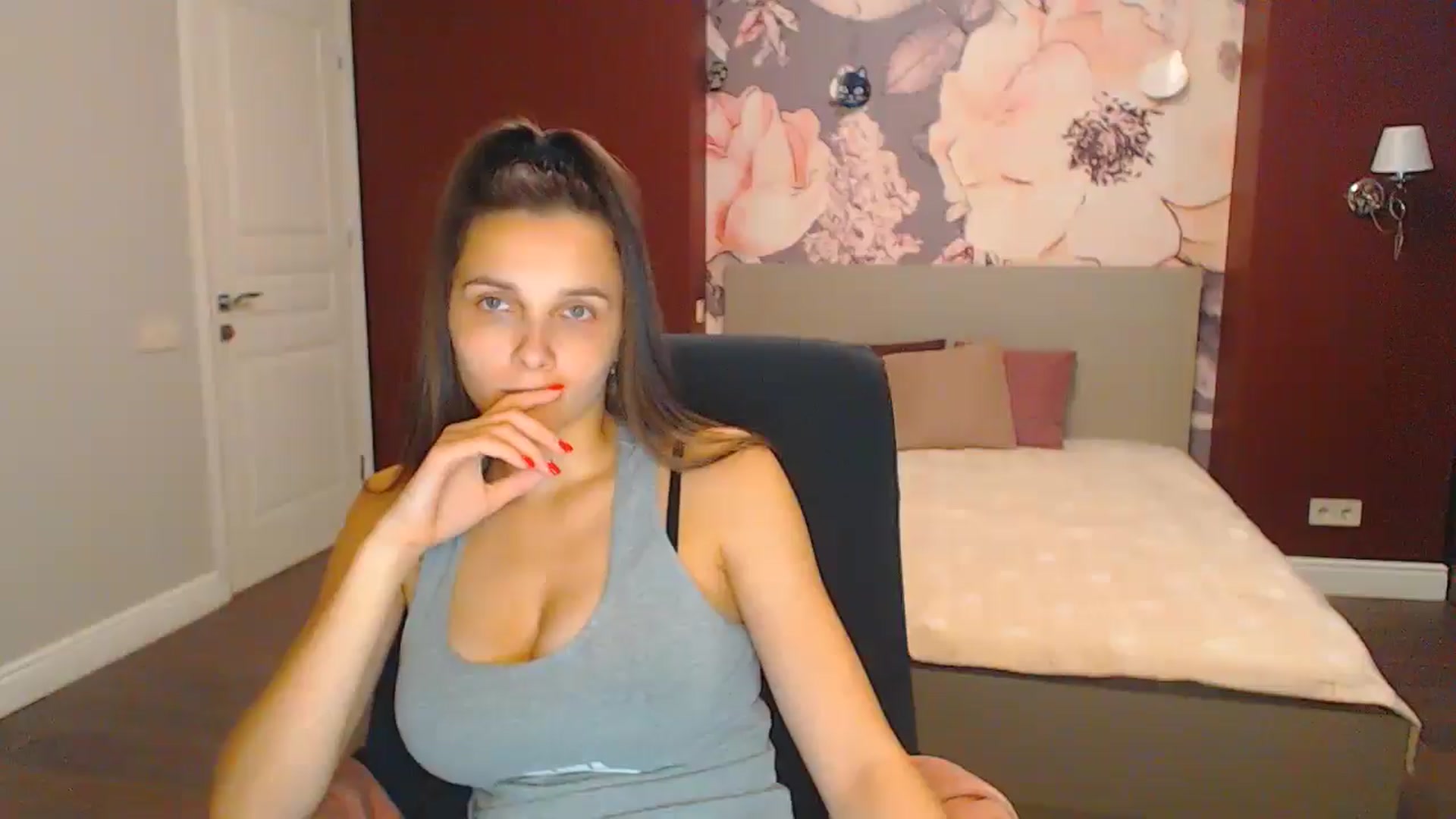 Gallery image thumbnail from Karina_Mils's myfreecams stream on, 09/01/2024, 17:27 image 3 of 20