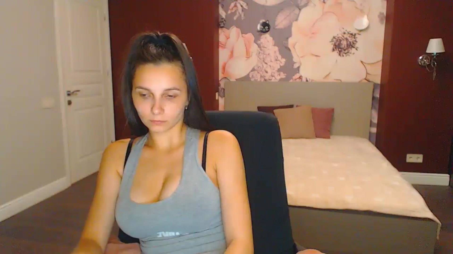 Gallery image thumbnail from Karina_Mils's myfreecams stream on, 09/01/2024, 17:27 image 15 of 20