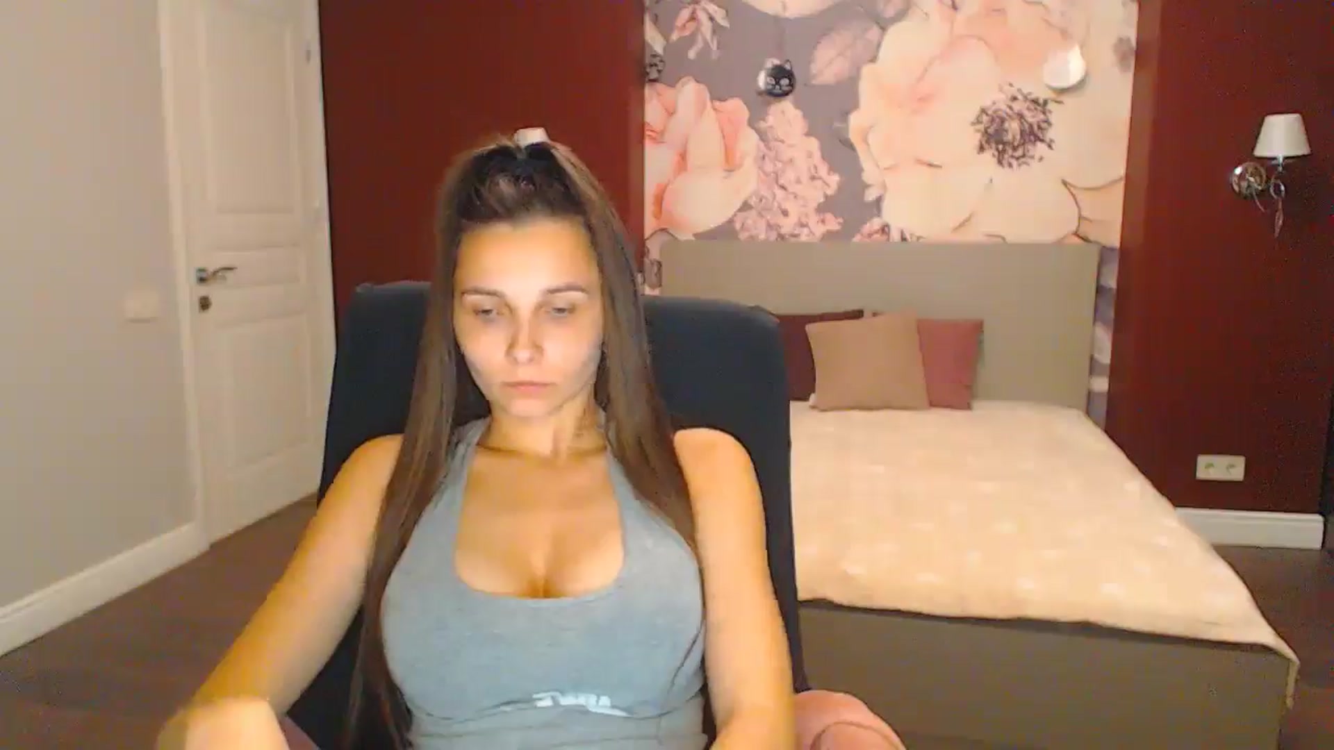 Gallery image thumbnail from Karina_Mils's myfreecams stream on, 09/01/2024, 17:27 image 8 of 20