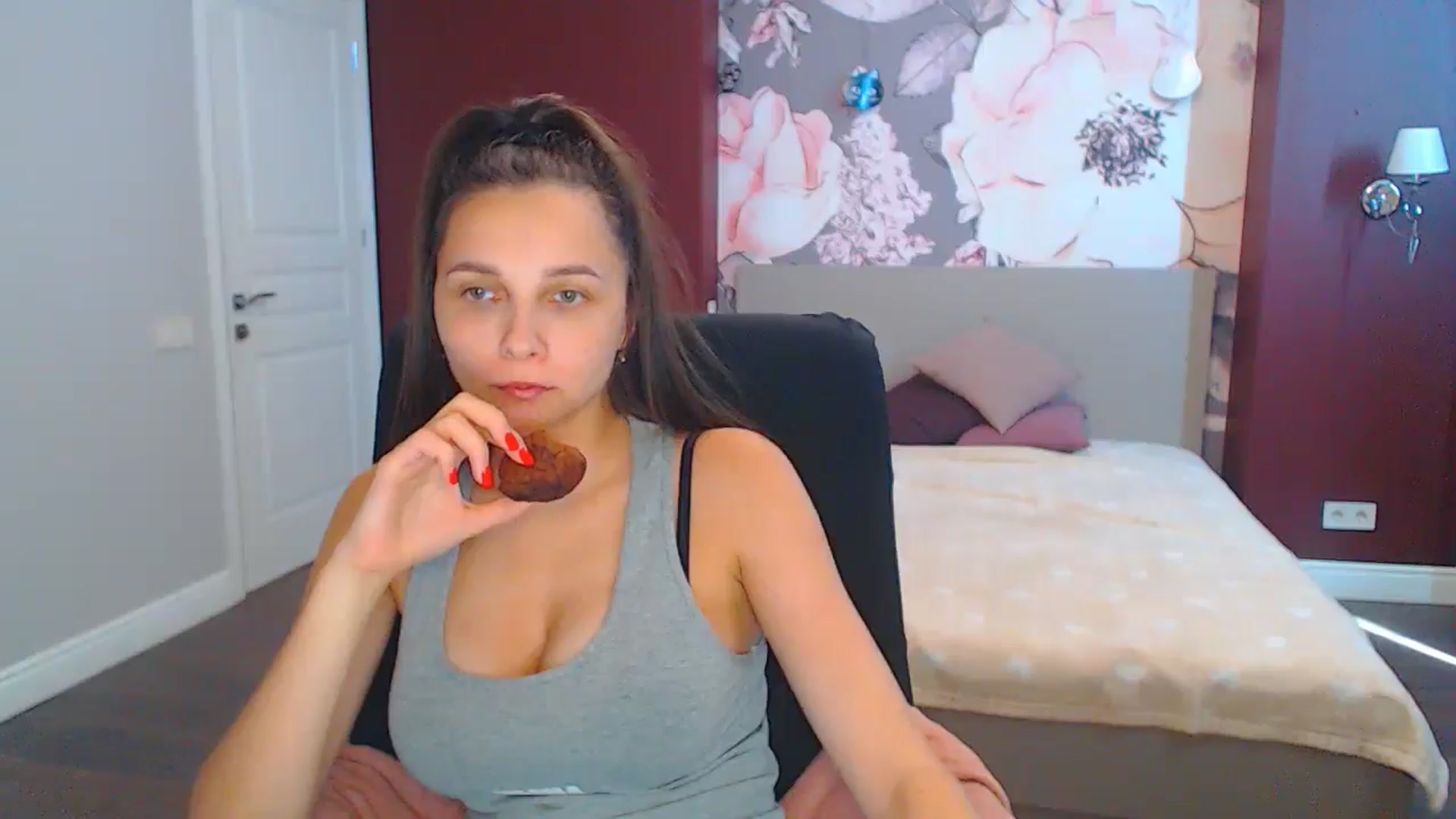 Gallery image thumbnail from Karina_Mils's myfreecams stream on, 09/02/2024, 10:45 image 3 of 20