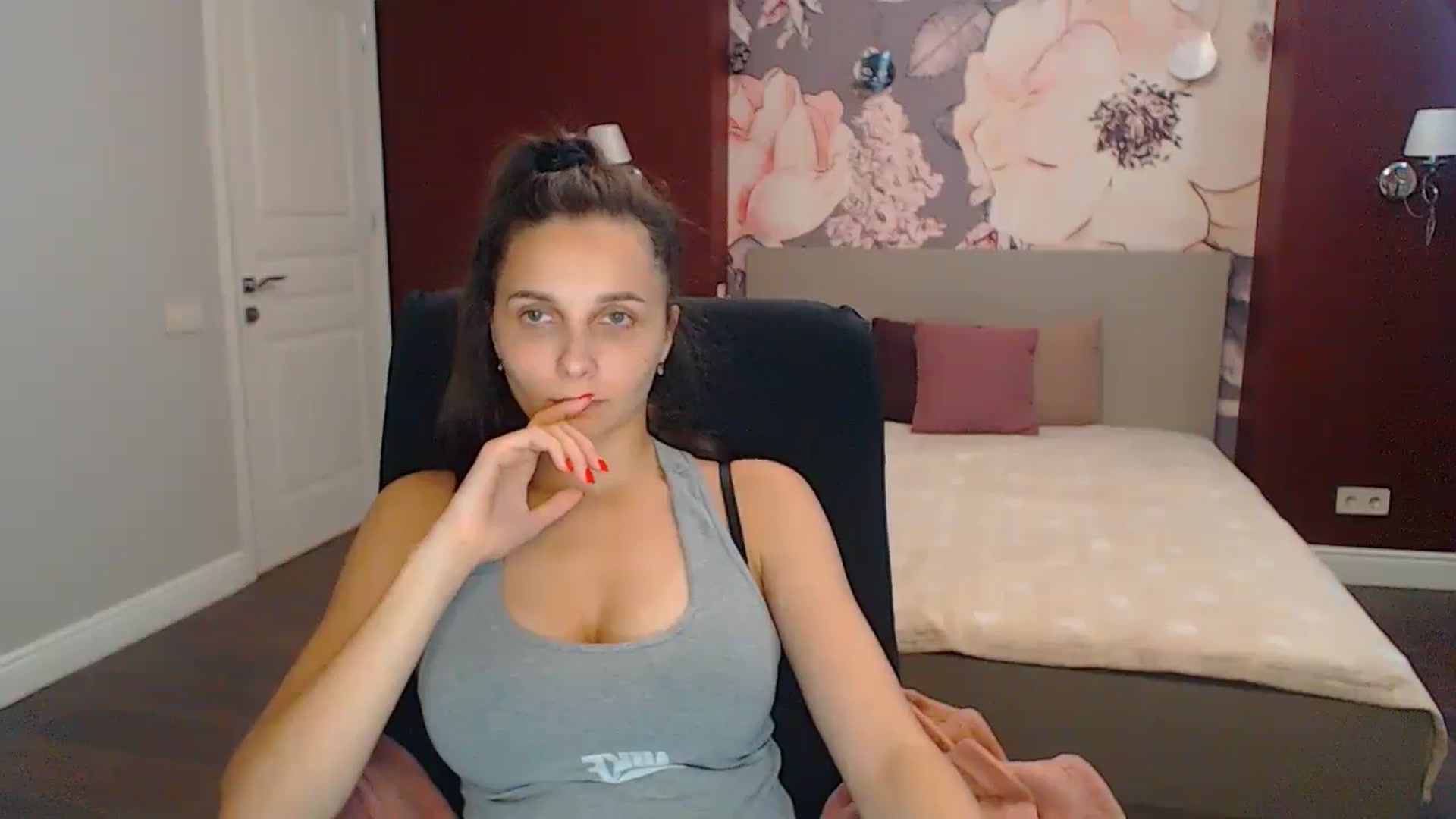 Gallery image thumbnail from Karina_Mils's myfreecams stream on, 09/06/2024, 15:17 image 13 of 20
