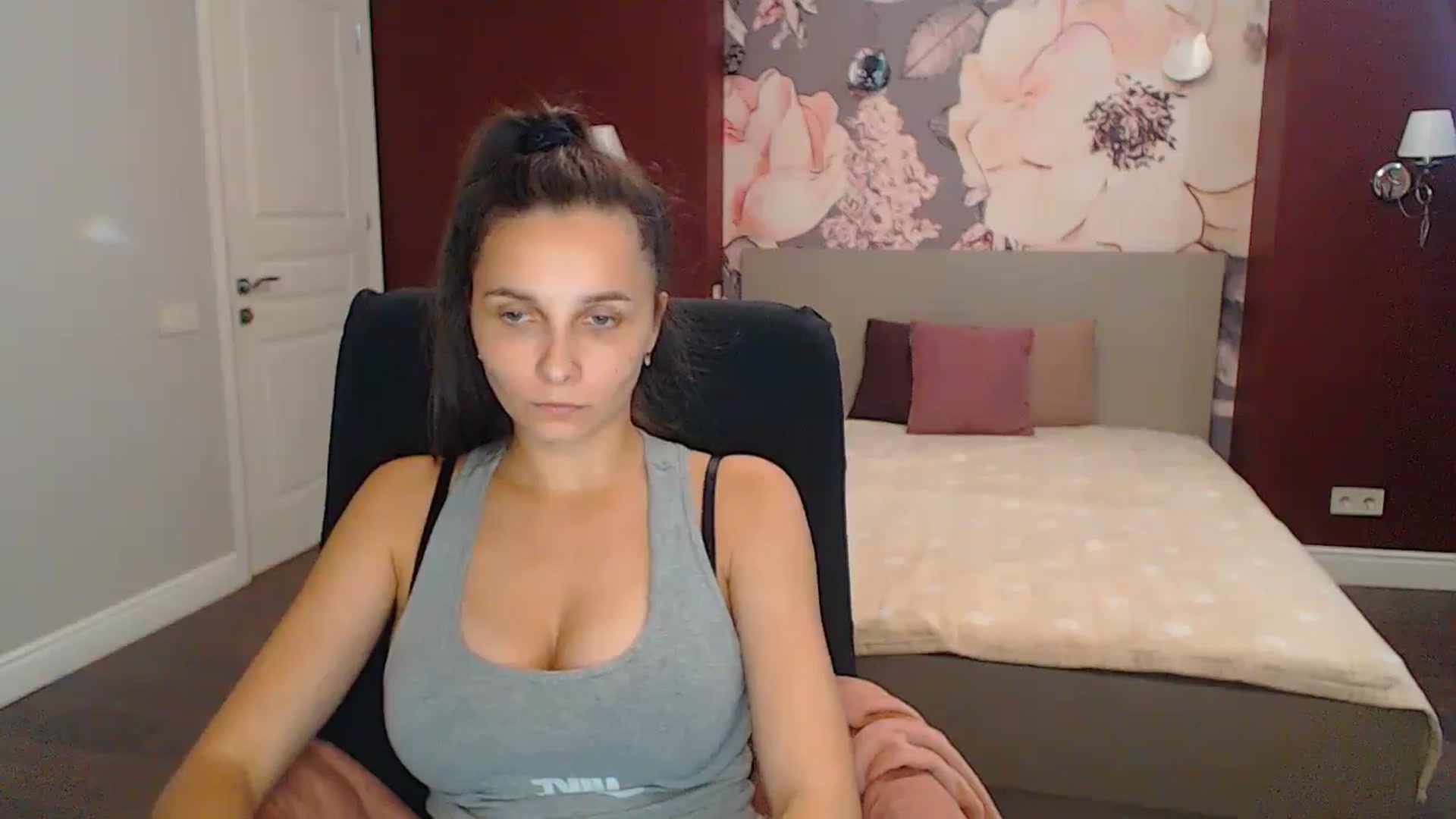 Gallery image thumbnail from Karina_Mils's myfreecams stream on, 09/06/2024, 15:17 image 16 of 20