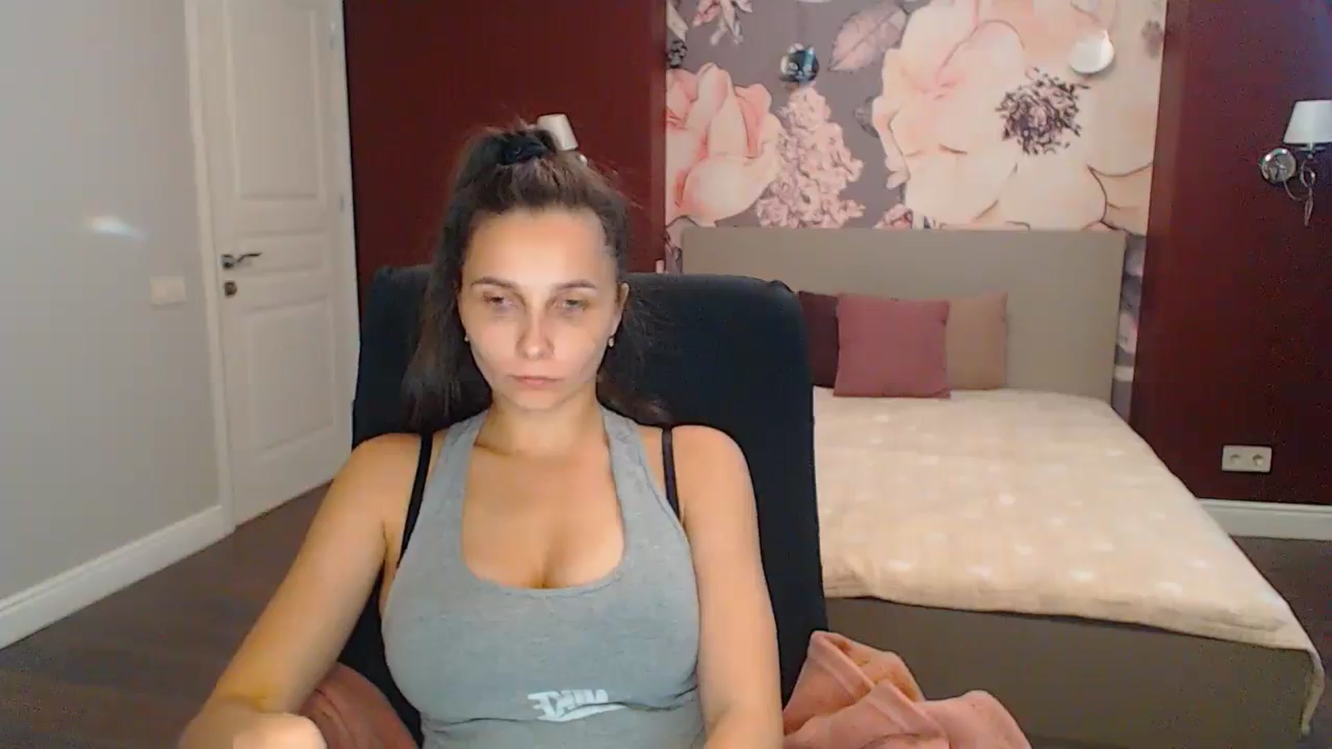 Gallery image thumbnail from Karina_Mils's myfreecams stream on, 09/06/2024, 15:17 image 15 of 20