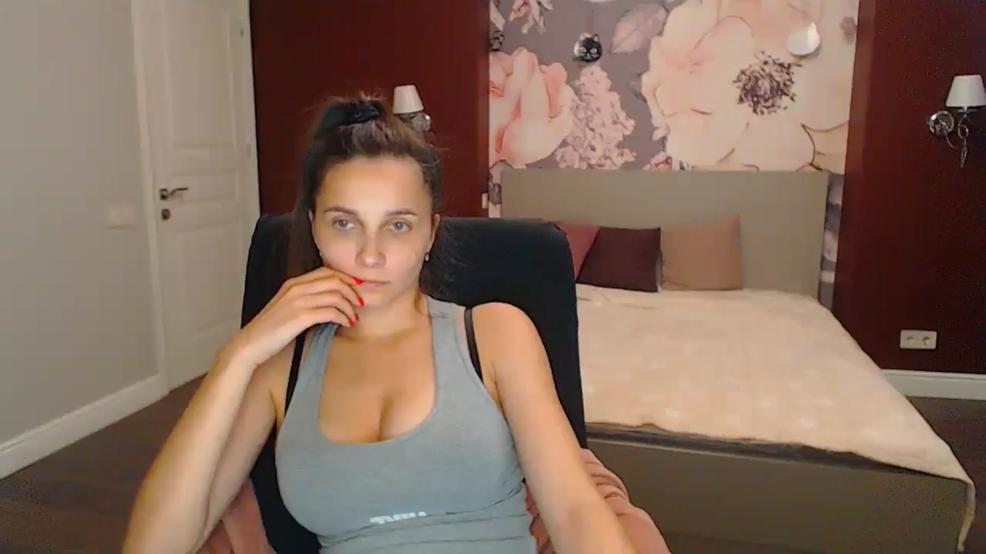 Gallery image thumbnail from Karina_Mils's myfreecams stream on, 09/06/2024, 16:01 image 8 of 20
