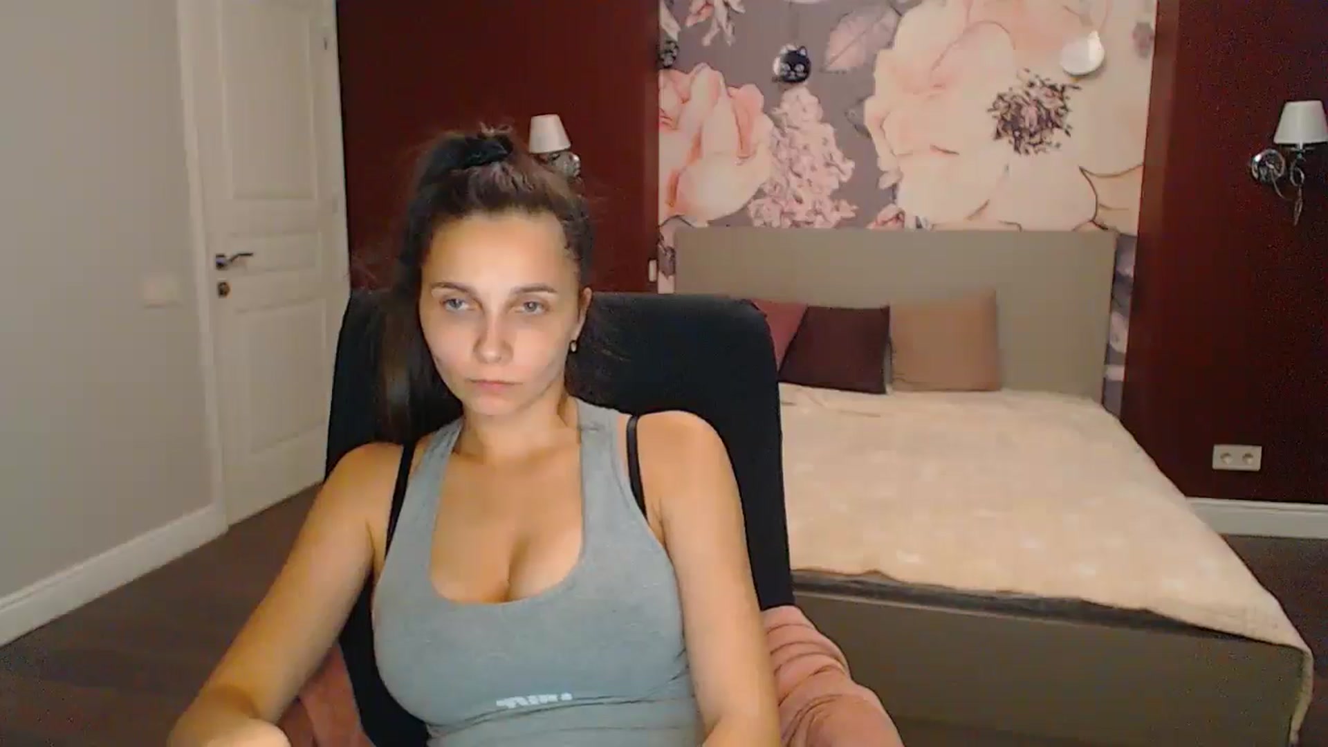 Gallery image thumbnail from Karina_Mils's myfreecams stream on, 09/06/2024, 16:01 image 12 of 20
