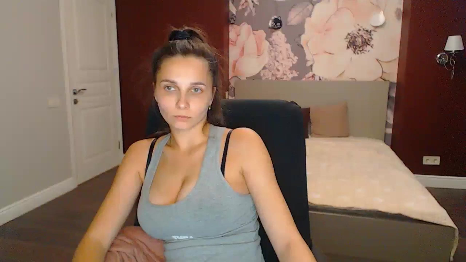 Gallery image thumbnail from Karina_Mils's myfreecams stream on, 09/06/2024, 16:01 image 14 of 20