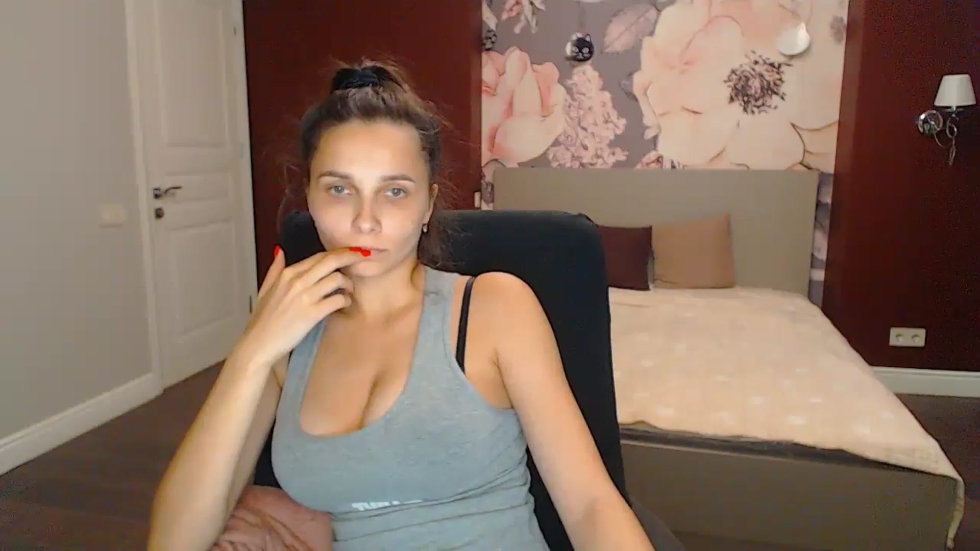 Gallery image thumbnail from Karina_Mils's myfreecams stream on, 09/06/2024, 16:01 image 18 of 20