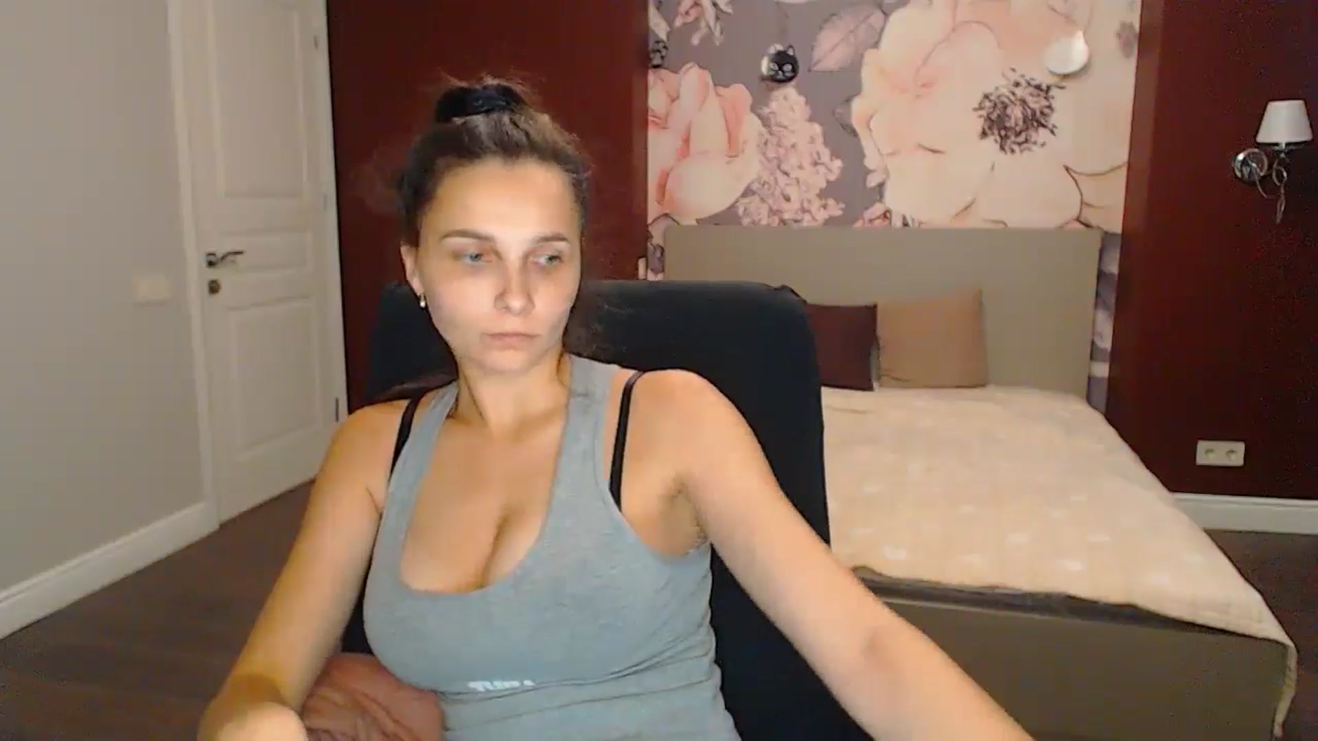 Gallery image thumbnail from Karina_Mils's myfreecams stream on, 09/06/2024, 16:01 image 17 of 20