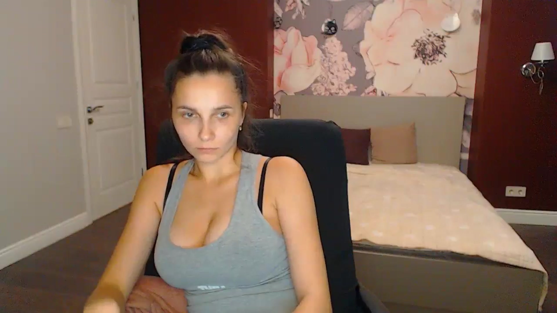 Gallery image thumbnail from Karina_Mils's myfreecams stream on, 09/06/2024, 16:01 image 15 of 20