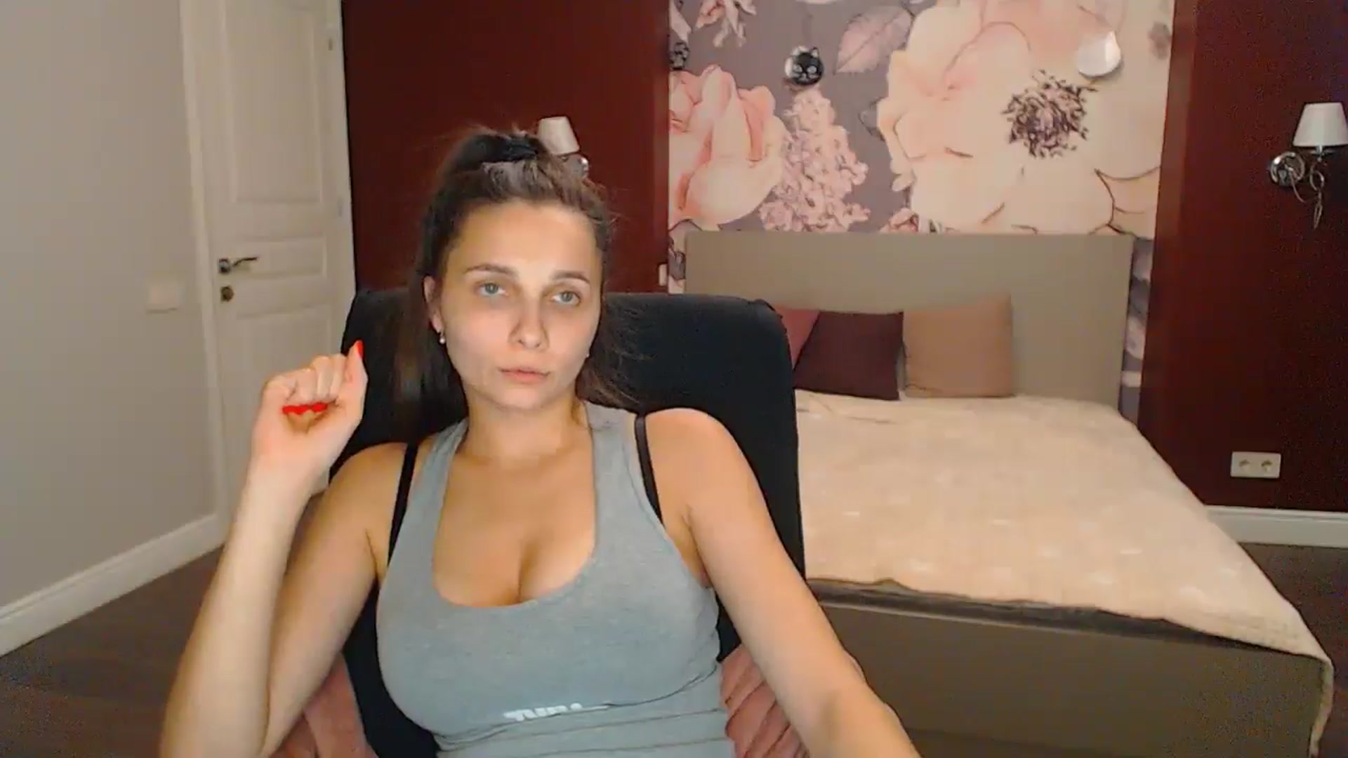 Gallery image thumbnail from Karina_Mils's myfreecams stream on, 09/06/2024, 16:01 image 3 of 20