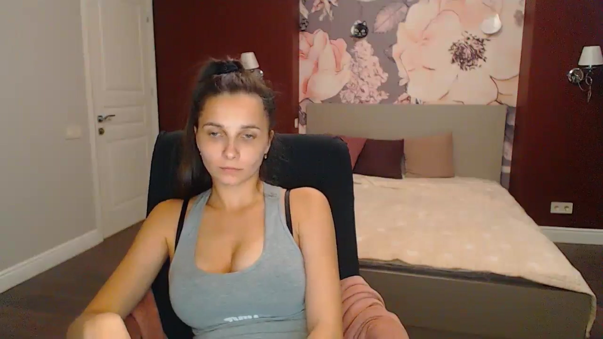 Gallery image thumbnail from Karina_Mils's myfreecams stream on, 09/06/2024, 16:01 image 7 of 20
