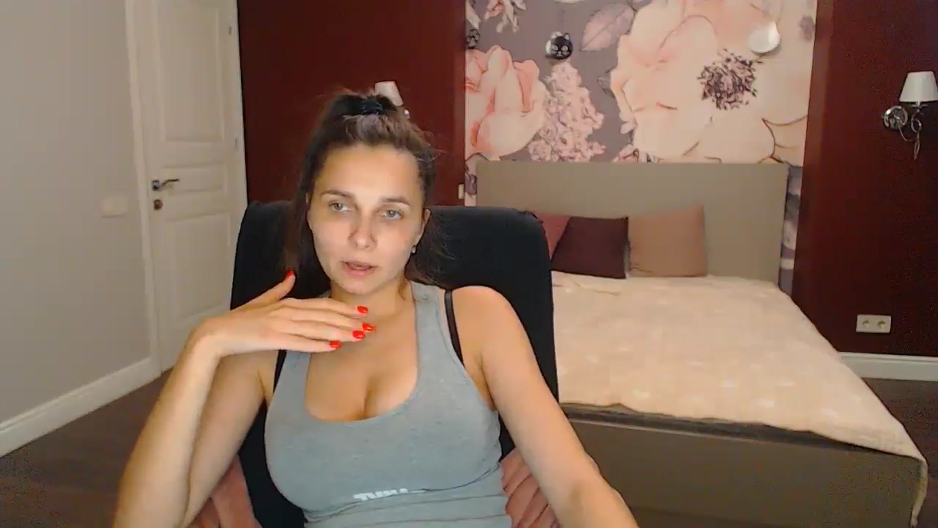 Gallery image thumbnail from Karina_Mils's myfreecams stream on, 09/06/2024, 16:01 image 4 of 20