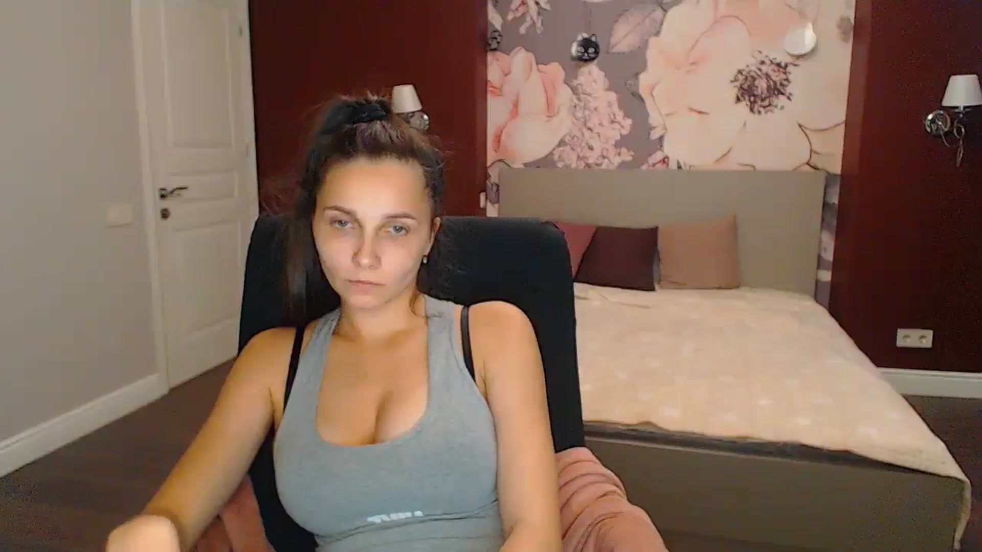 Gallery image thumbnail from Karina_Mils's myfreecams stream on, 09/06/2024, 16:01 image 10 of 20