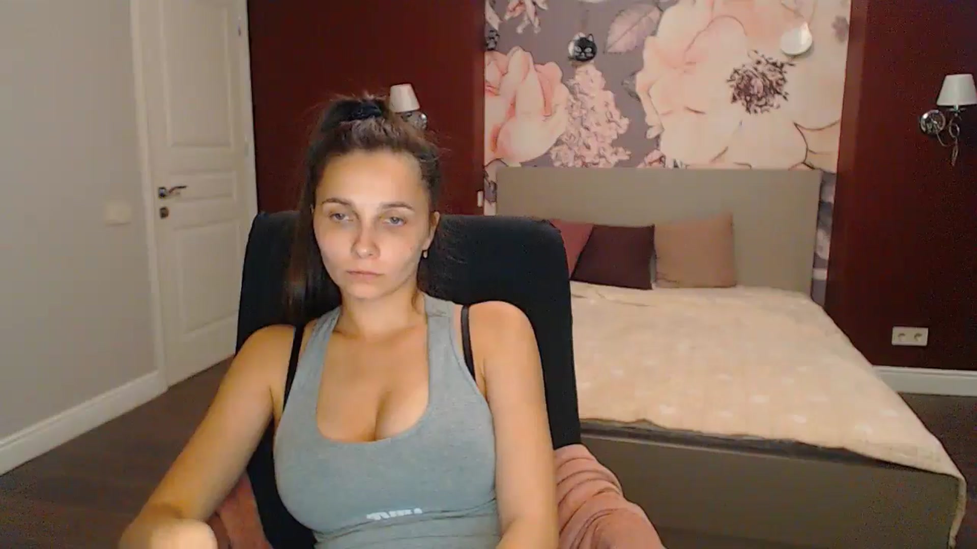 Gallery image thumbnail from Karina_Mils's myfreecams stream on, 09/06/2024, 16:01 image 9 of 20