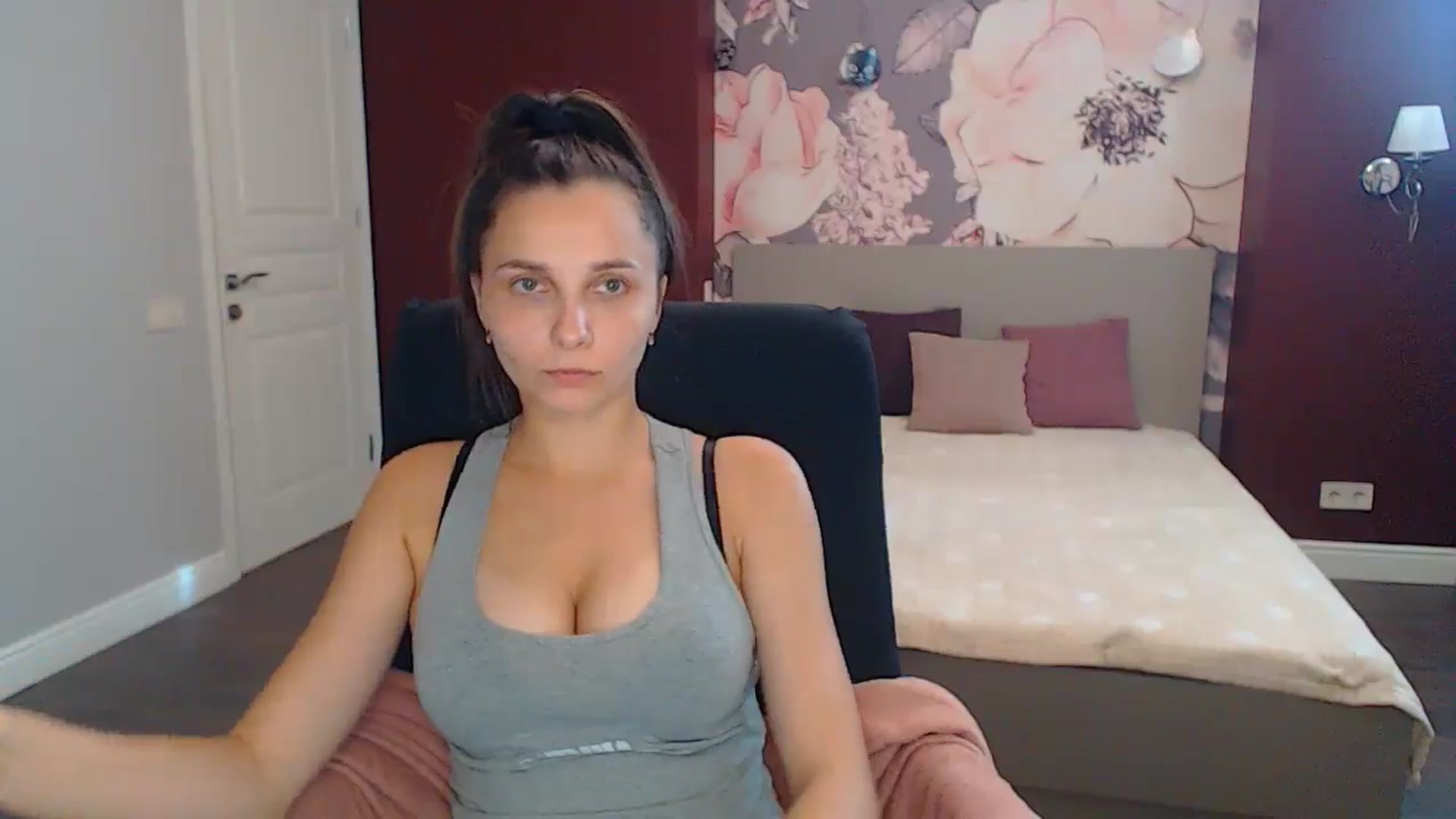 Gallery image thumbnail from Karina_Mils's myfreecams stream on, 09/07/2024, 13:35 image 14 of 20