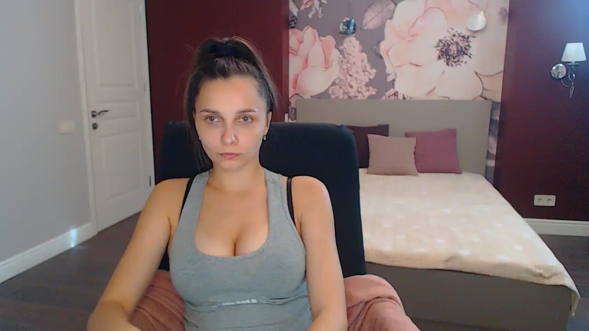 Gallery image thumbnail from Karina_Mils's myfreecams stream on, 09/07/2024, 13:35 image 15 of 20