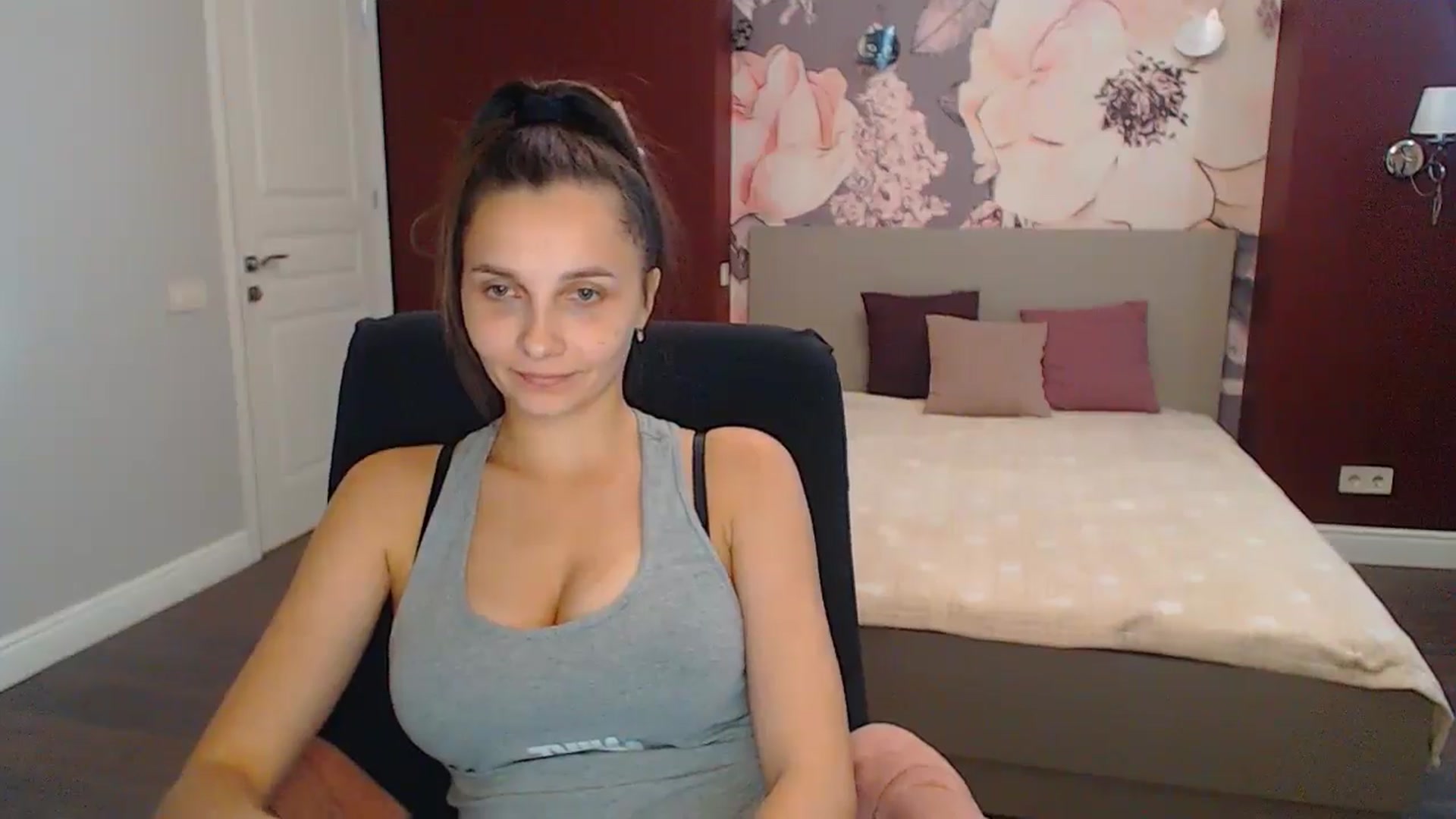 Gallery image thumbnail from Karina_Mils's myfreecams stream on, 09/07/2024, 14:34 image 16 of 20