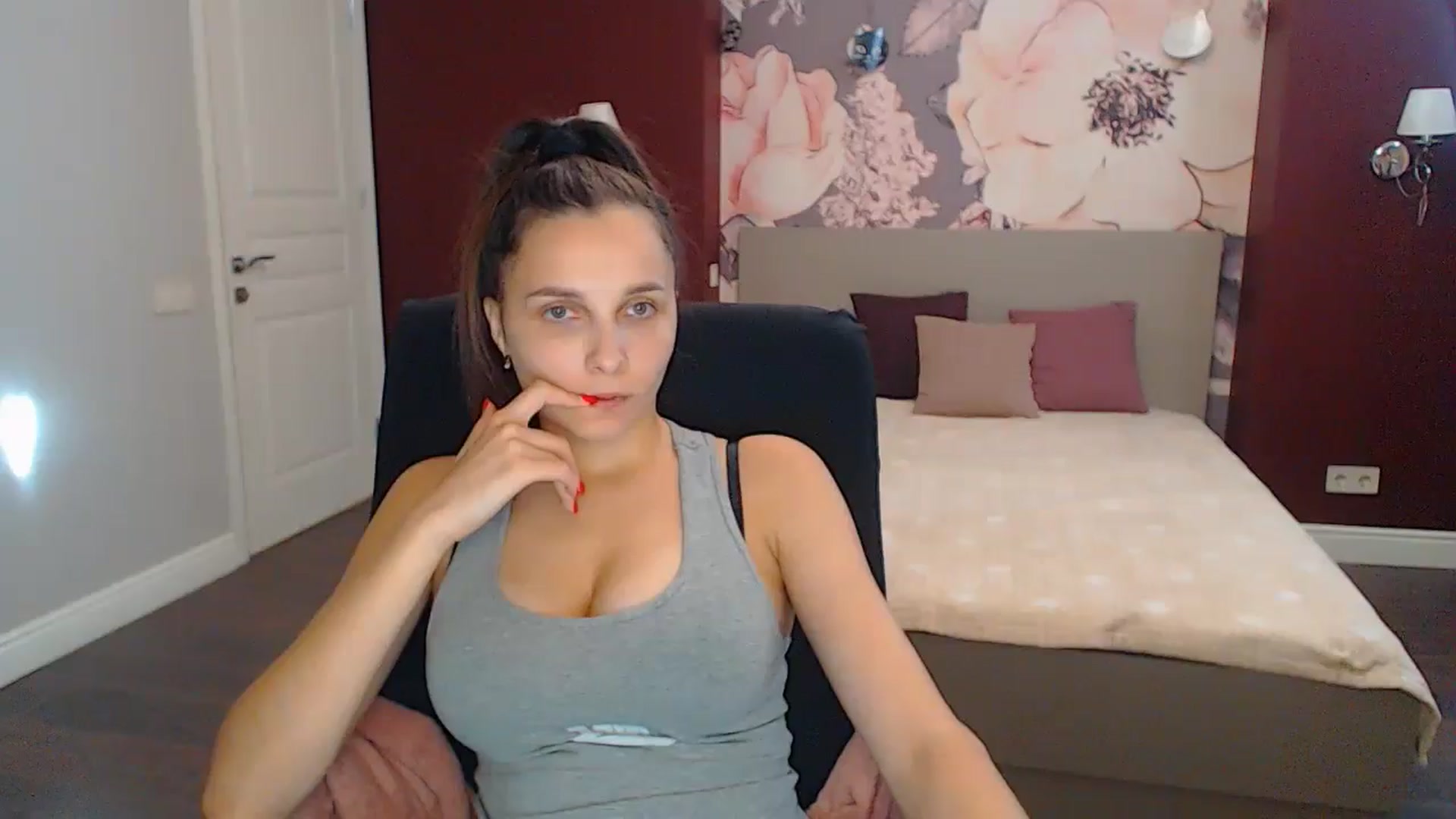 Gallery image thumbnail from Karina_Mils's myfreecams stream on, 09/07/2024, 14:34 image 8 of 20