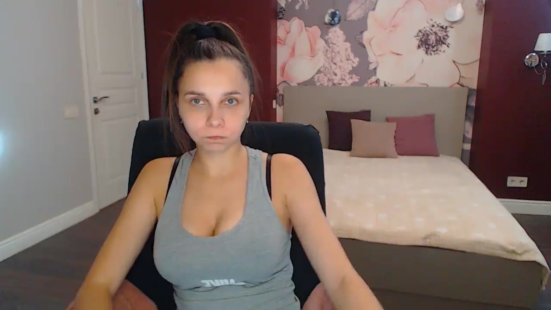 Gallery image thumbnail from Karina_Mils's myfreecams stream on, 09/07/2024, 14:34 image 12 of 20