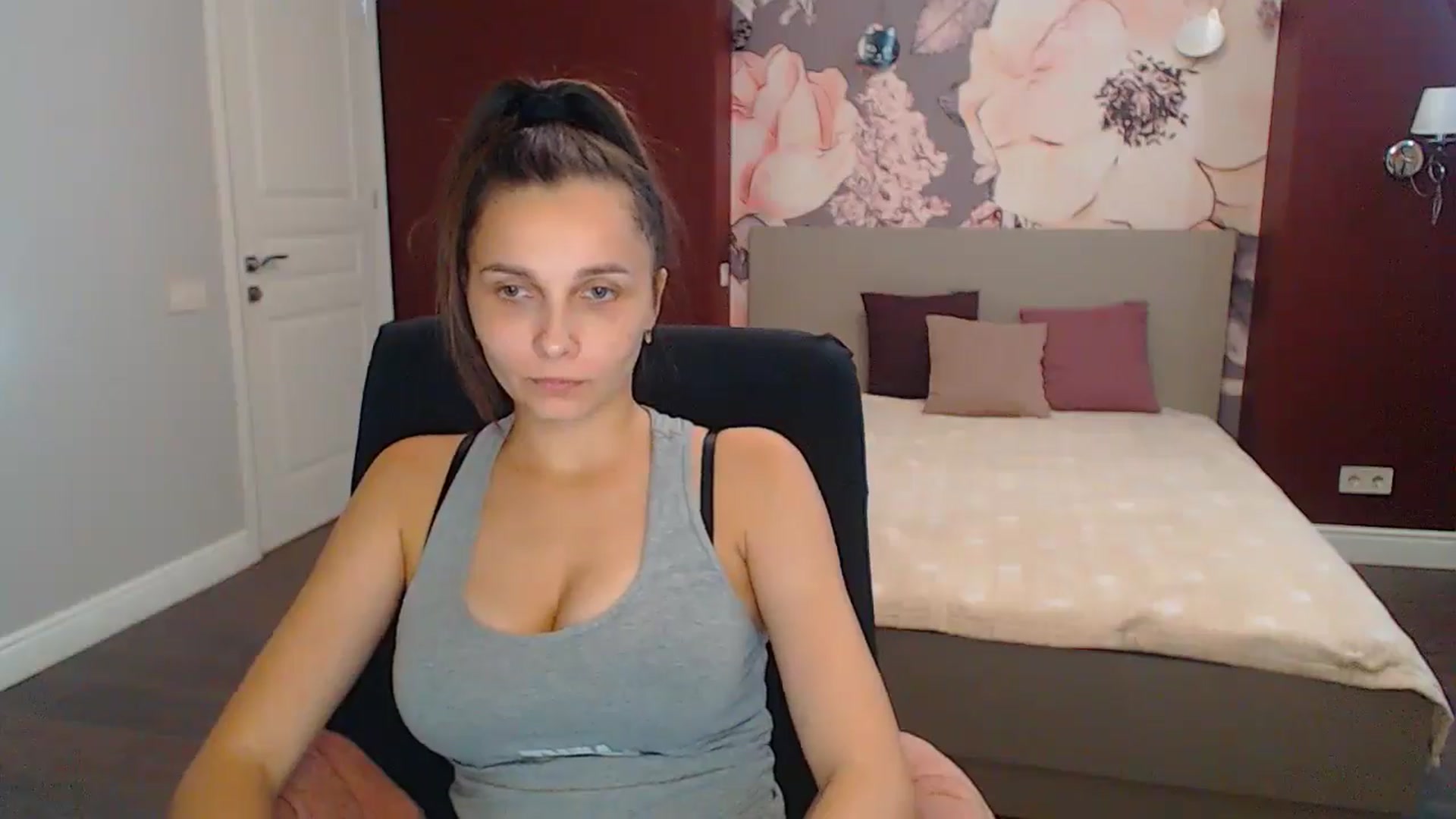 Gallery image thumbnail from Karina_Mils's myfreecams stream on, 09/07/2024, 14:34 image 15 of 20