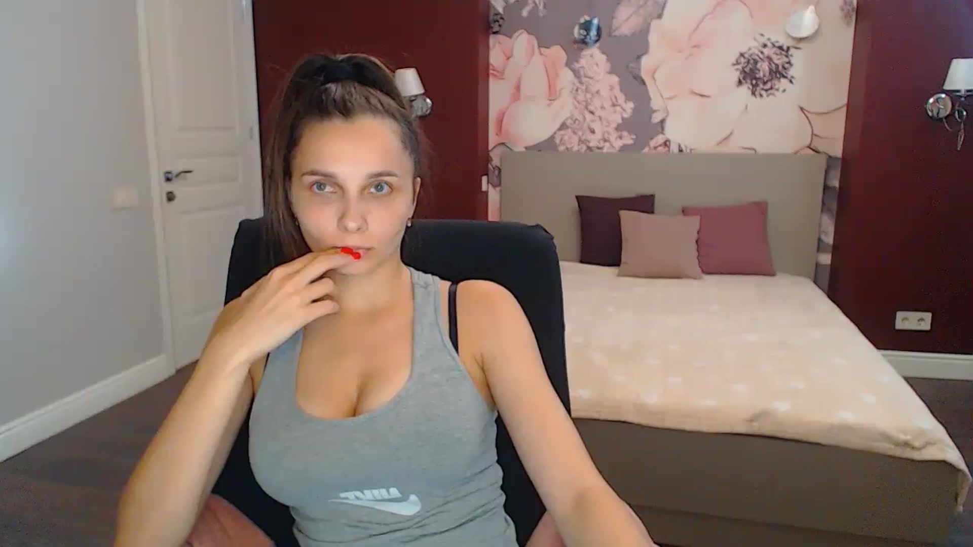 Gallery image thumbnail from Karina_Mils's myfreecams stream on, 09/07/2024, 14:34 image 14 of 20