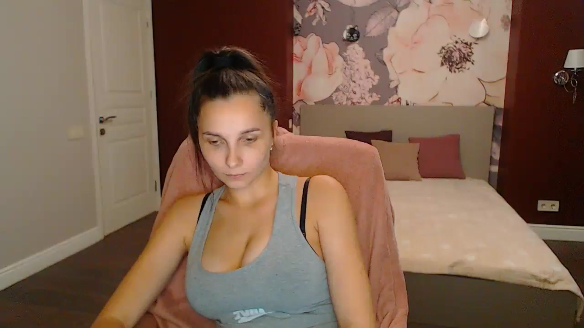 Gallery image thumbnail from Karina_Mils's myfreecams stream on, 09/07/2024, 16:11 image 6 of 20