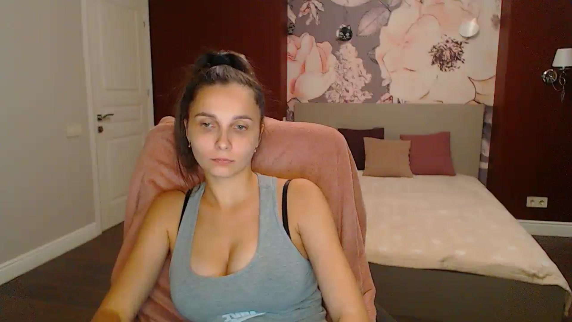 Gallery image thumbnail from Karina_Mils's myfreecams stream on, 09/07/2024, 16:11 image 10 of 20