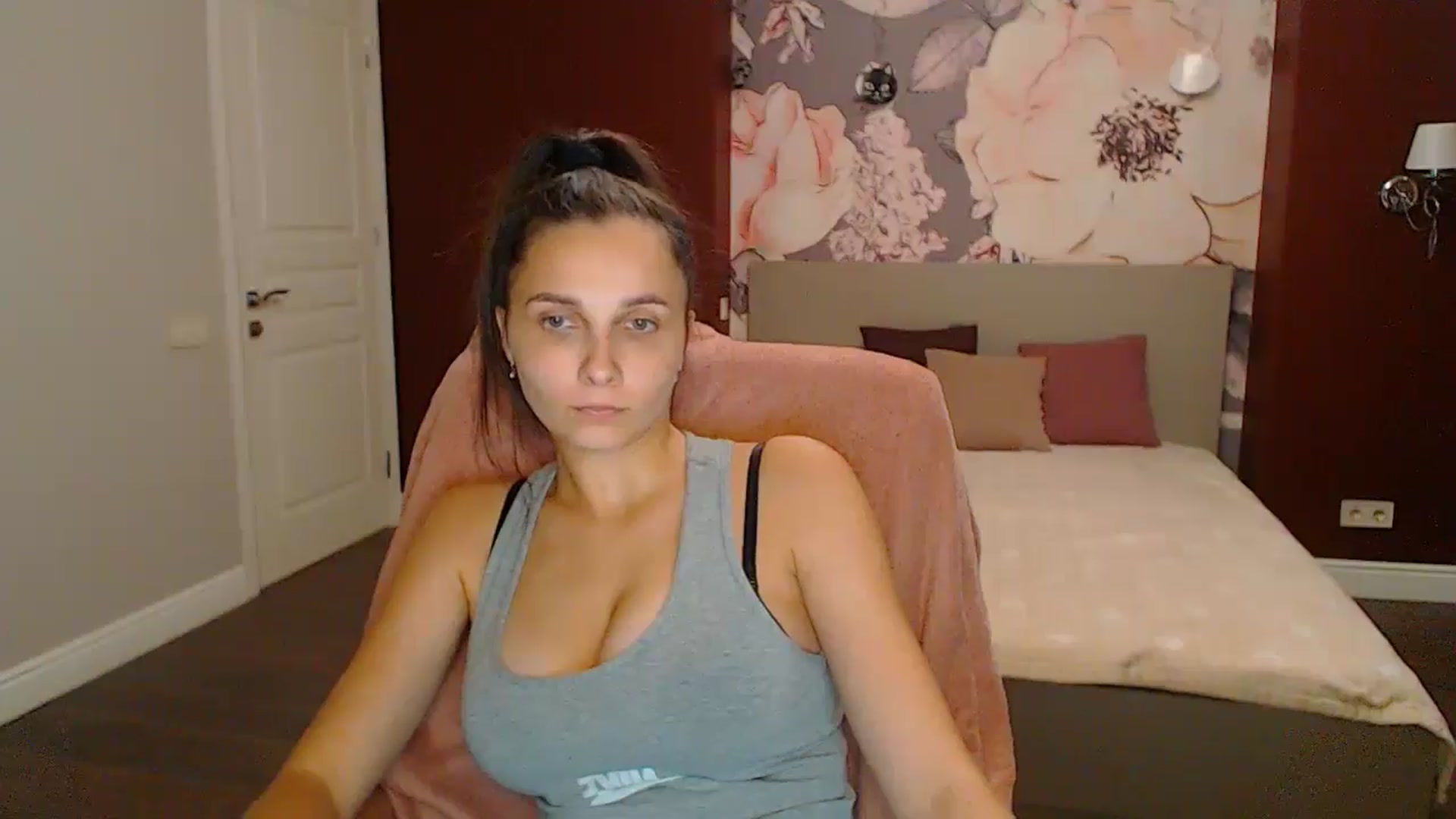 Gallery image thumbnail from Karina_Mils's myfreecams stream on, 09/07/2024, 16:11 image 9 of 20