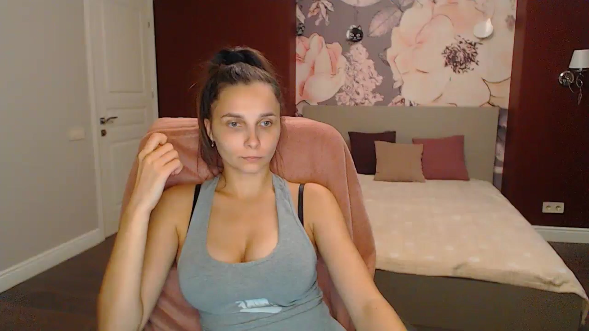 Gallery image thumbnail from Karina_Mils's myfreecams stream on, 09/07/2024, 16:11 image 17 of 20