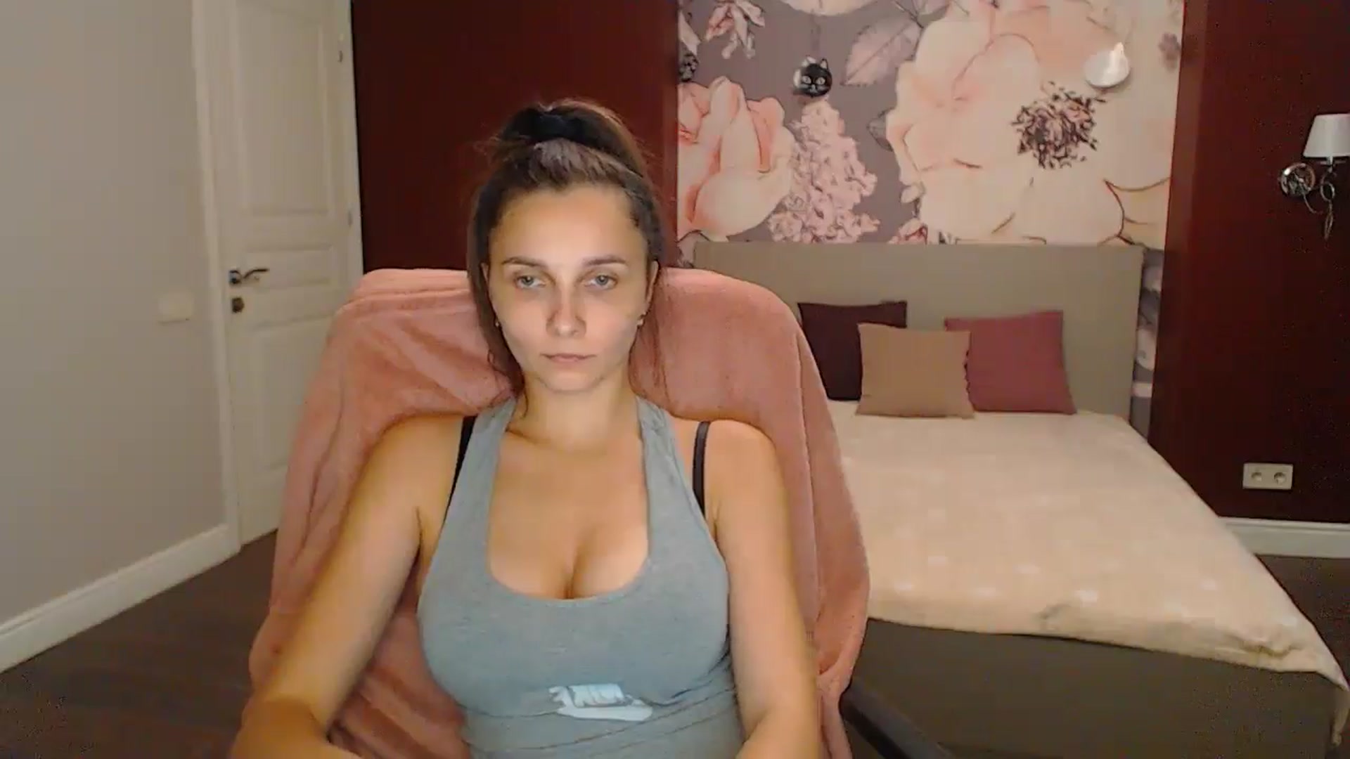 Gallery image thumbnail from Karina_Mils's myfreecams stream on, 09/07/2024, 16:11 image 15 of 20