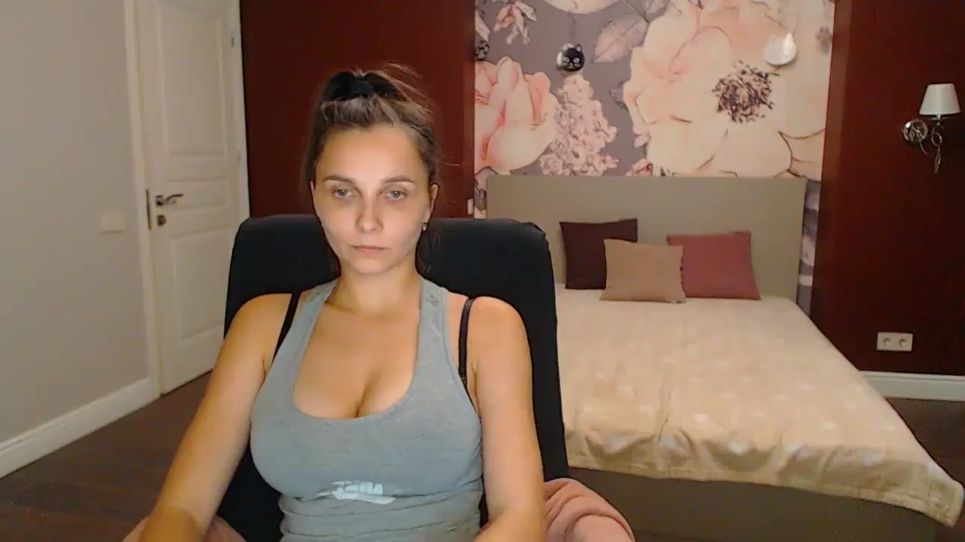 Gallery image thumbnail from Karina_Mils's myfreecams stream on, 09/07/2024, 20:22 image 18 of 20