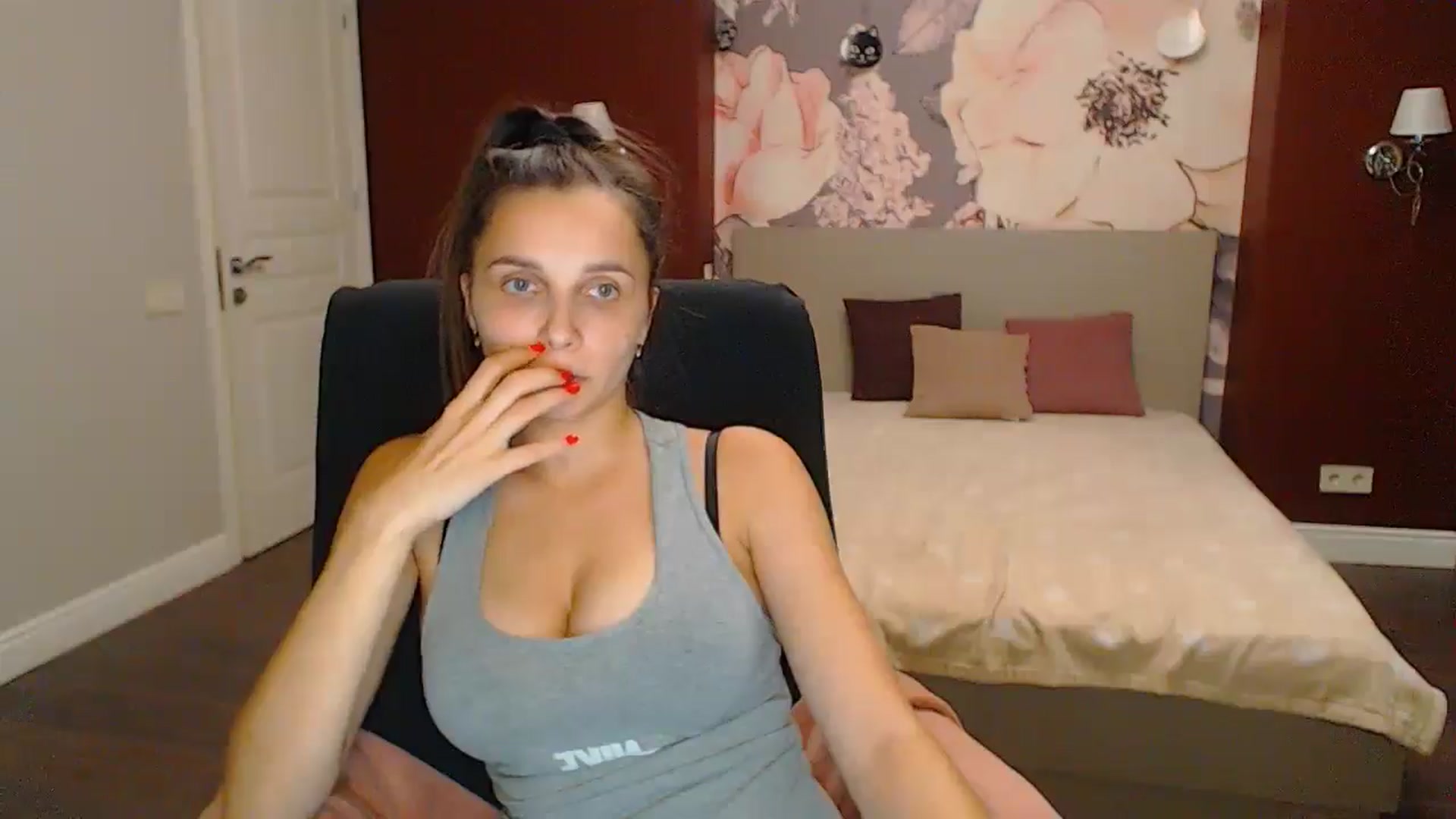 Gallery image thumbnail from Karina_Mils's myfreecams stream on, 09/07/2024, 20:22 image 2 of 20