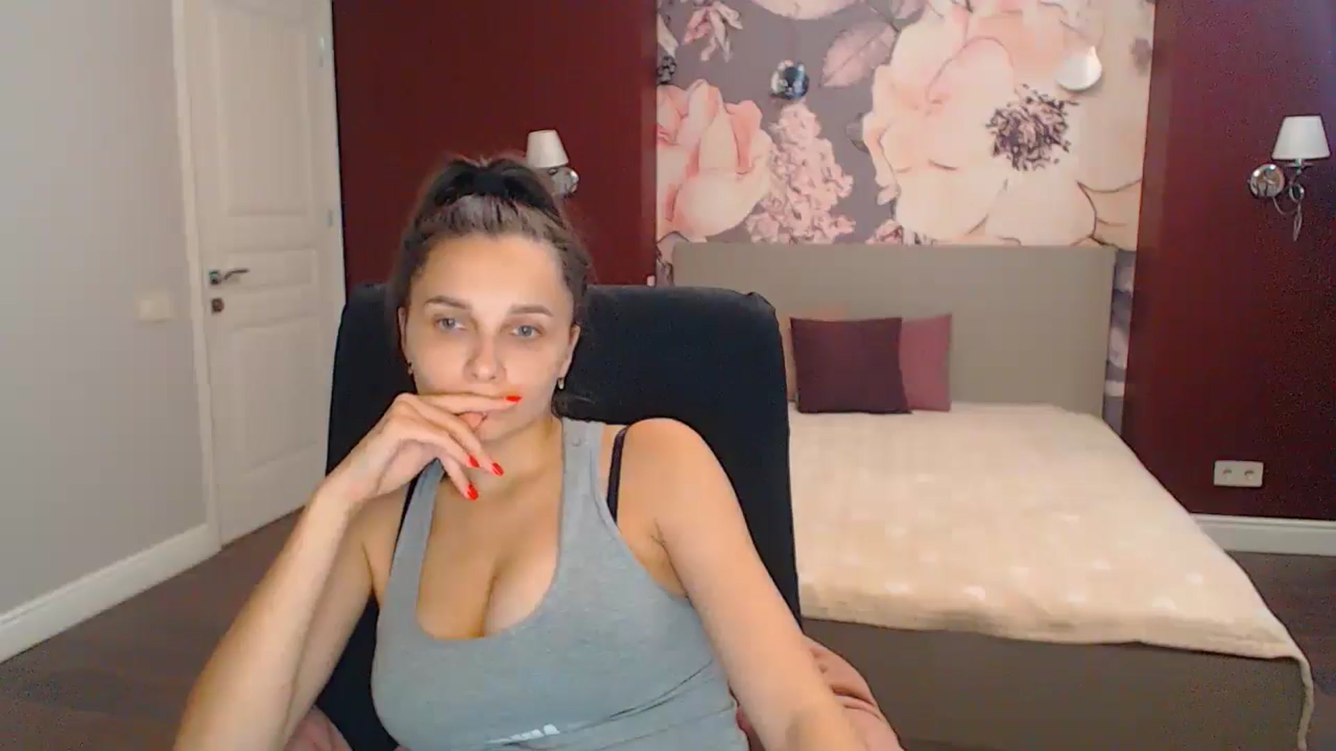Gallery image thumbnail from Karina_Mils's myfreecams stream on, 09/08/2024, 15:10 image 18 of 20