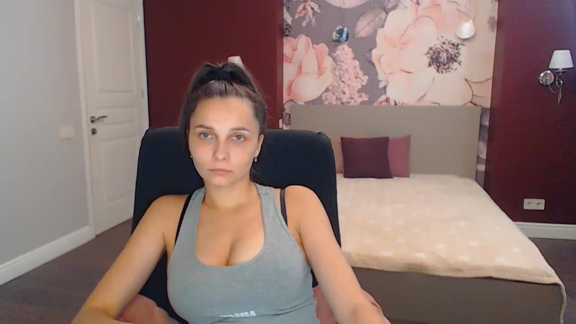 Gallery image thumbnail from Karina_Mils's myfreecams stream on, 09/08/2024, 15:10 image 4 of 20