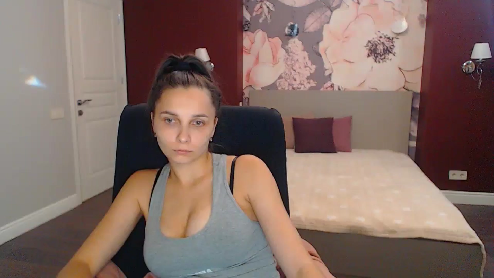 Gallery image thumbnail from Karina_Mils's myfreecams stream on, 09/08/2024, 15:10 image 14 of 20